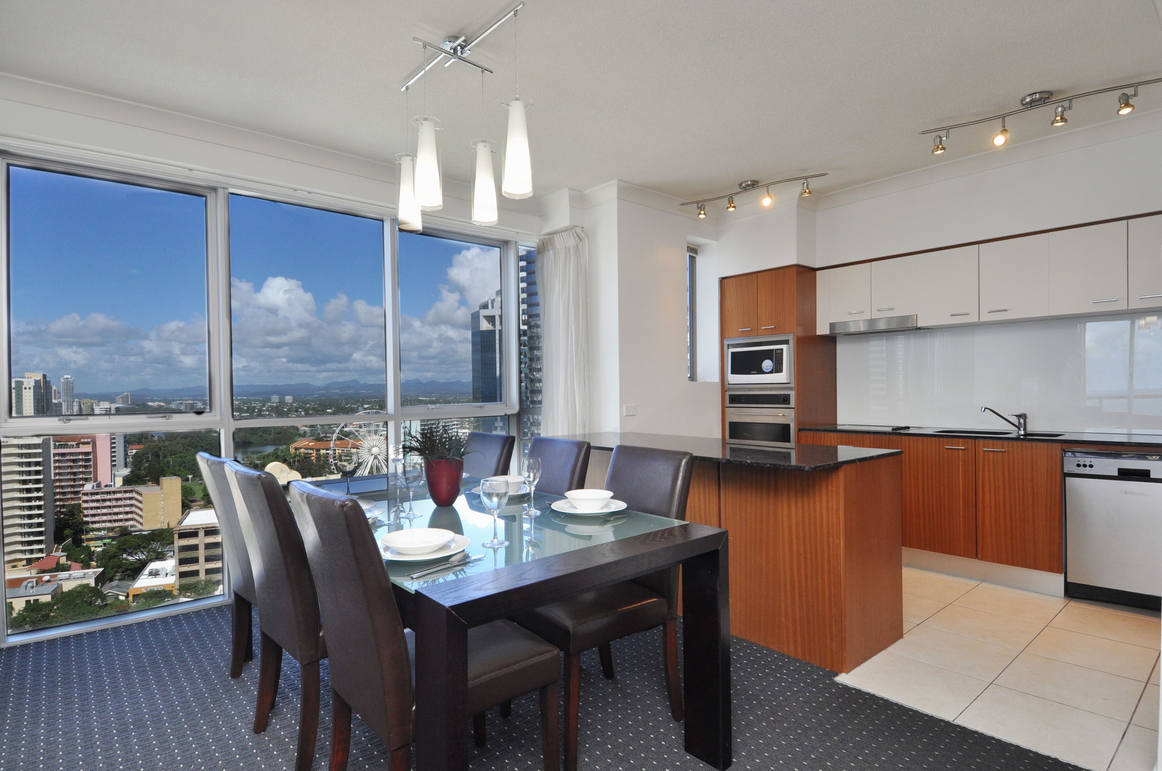 Mantra Towers of Chevron by Holiday Rentals Surfers Paradise