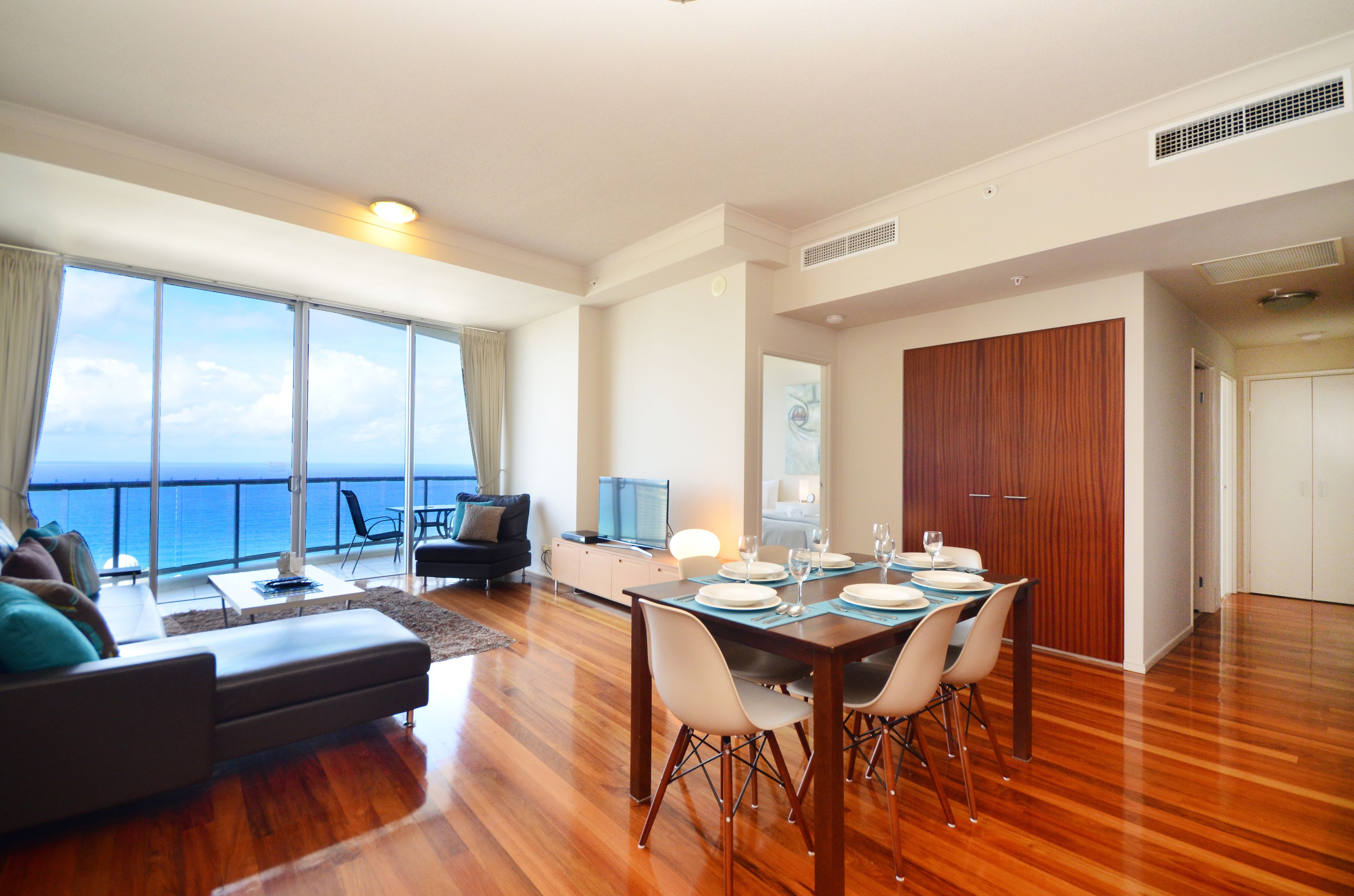 Mantra Towers of Chevron by Holiday Rentals Surfers Paradise