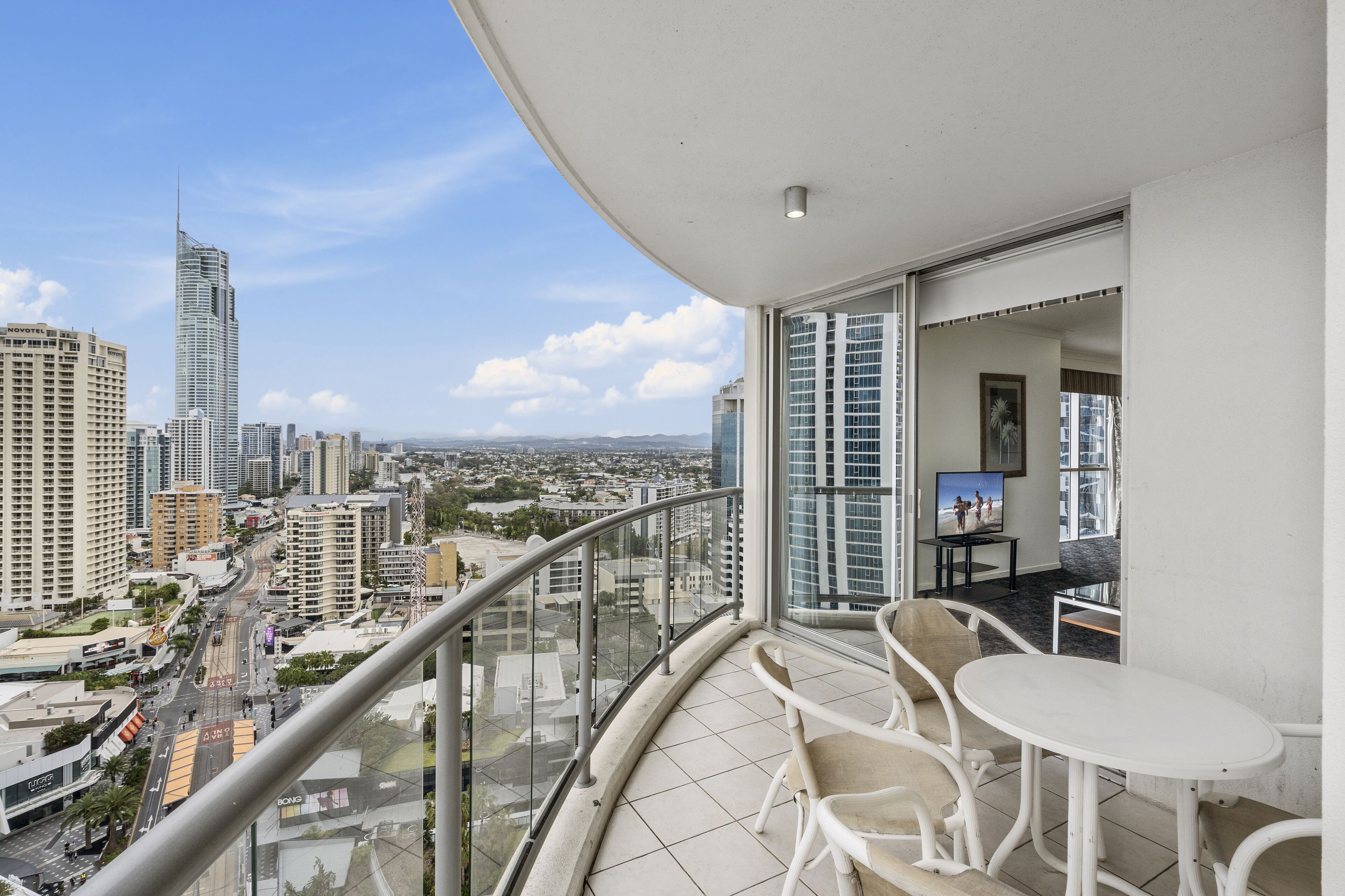 Mantra Towers of Chevron by Holiday Rentals Surfers Paradise