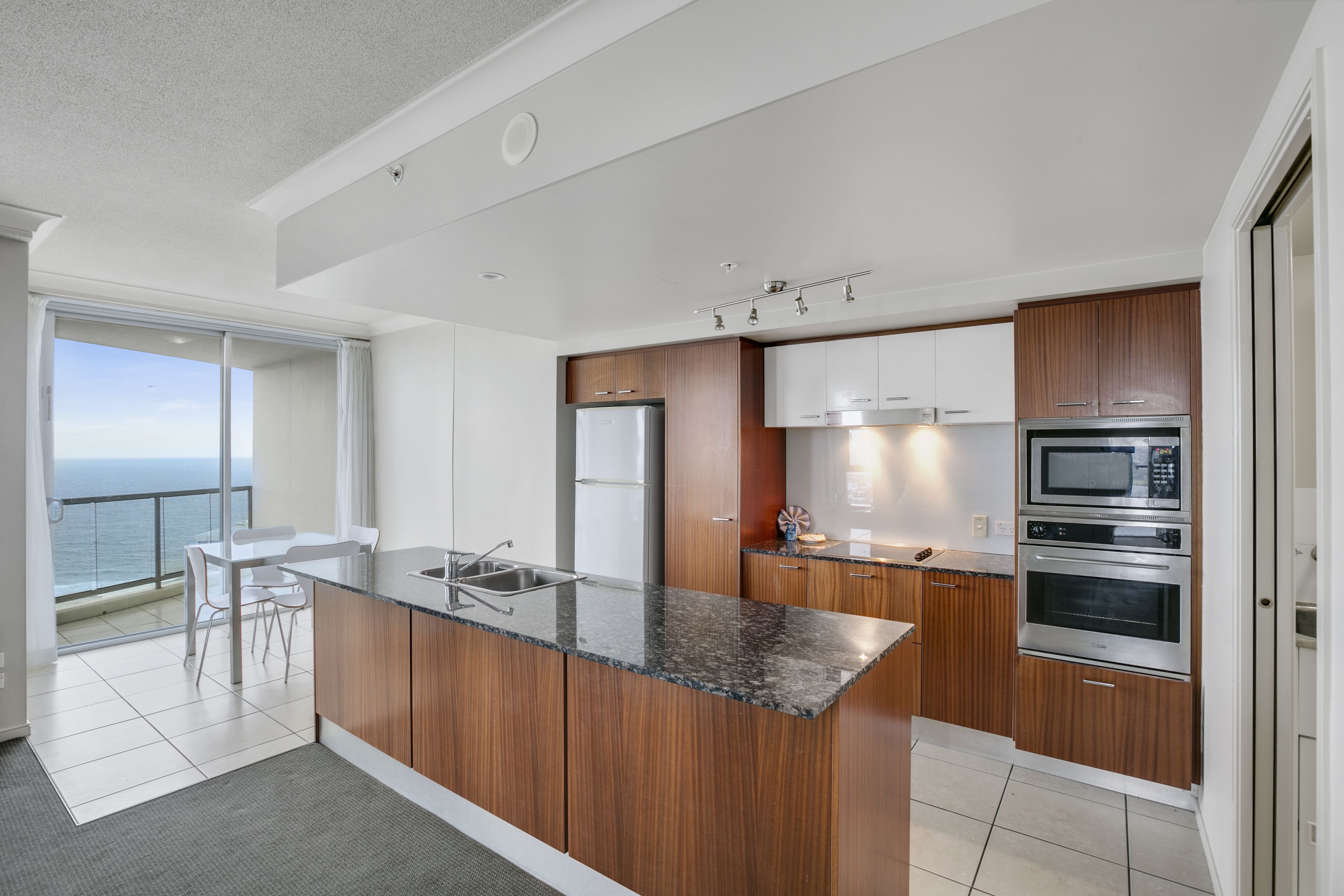 Mantra Towers of Chevron by Holiday Rentals Surfers Paradise