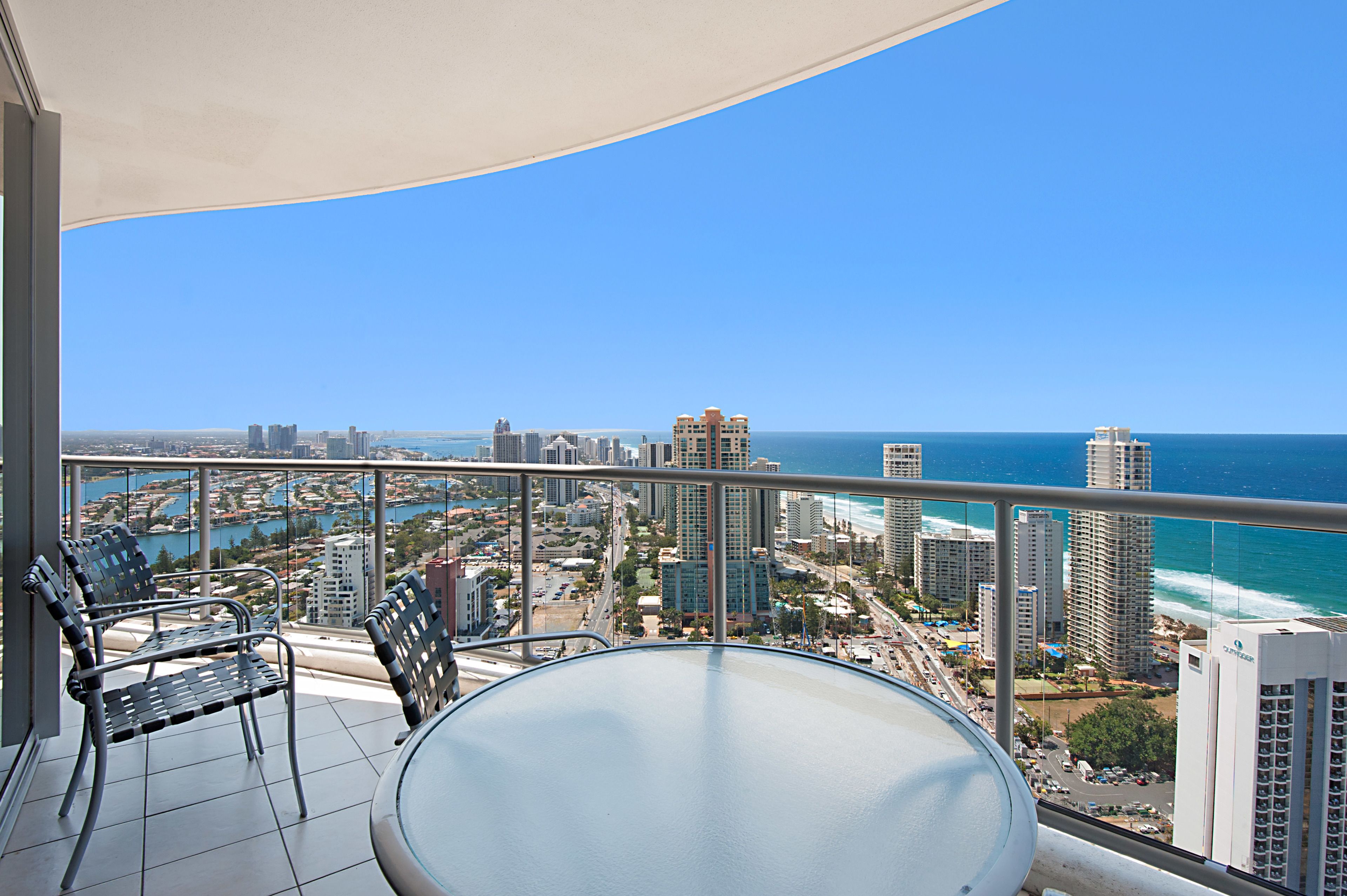 Mantra Towers of Chevron by Holiday Rentals Surfers Paradise