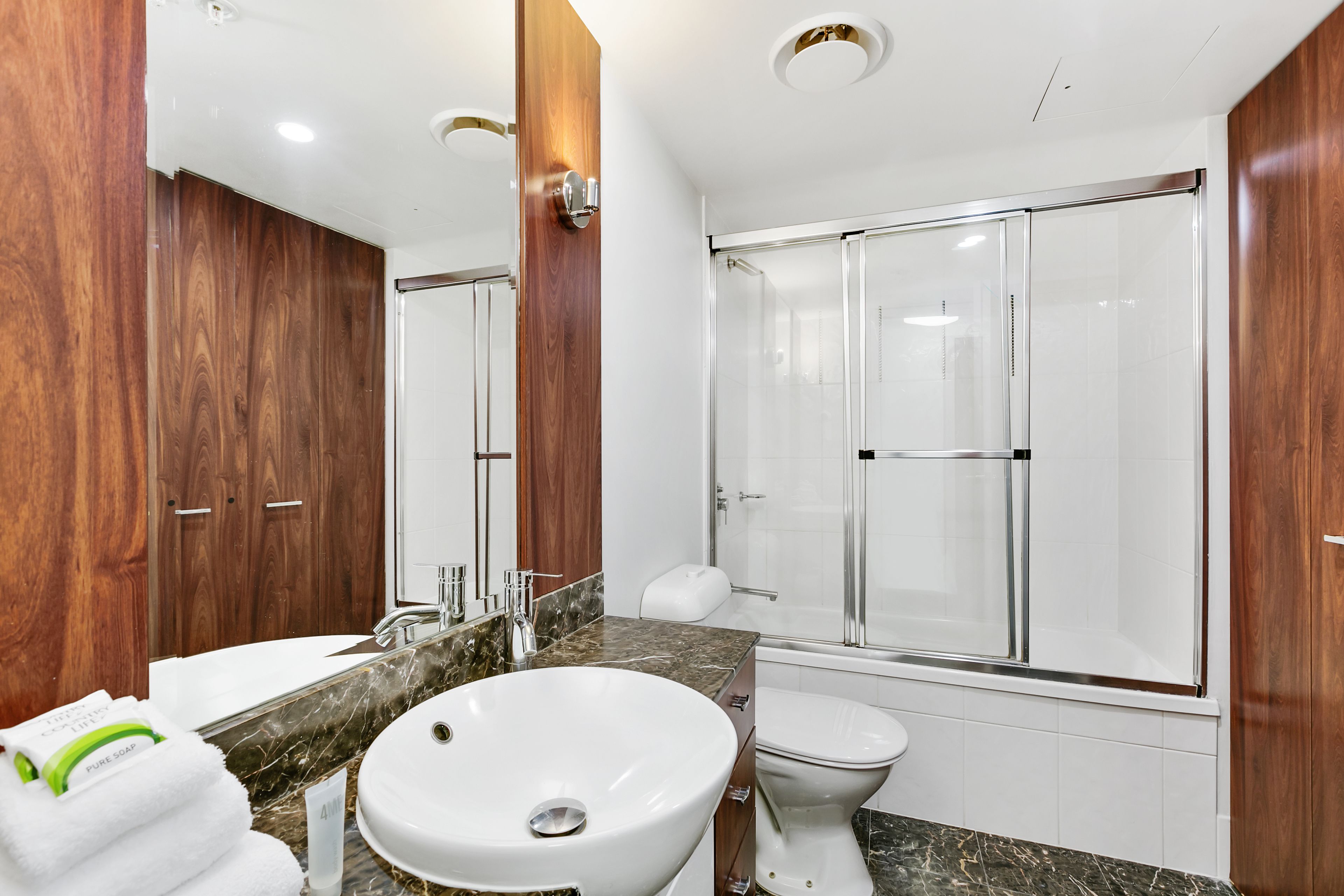 Mantra Towers of Chevron by Holiday Rentals Surfers Paradise