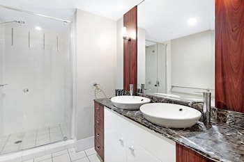 Mantra Towers of Chevron by Holiday Rentals Surfers Paradise