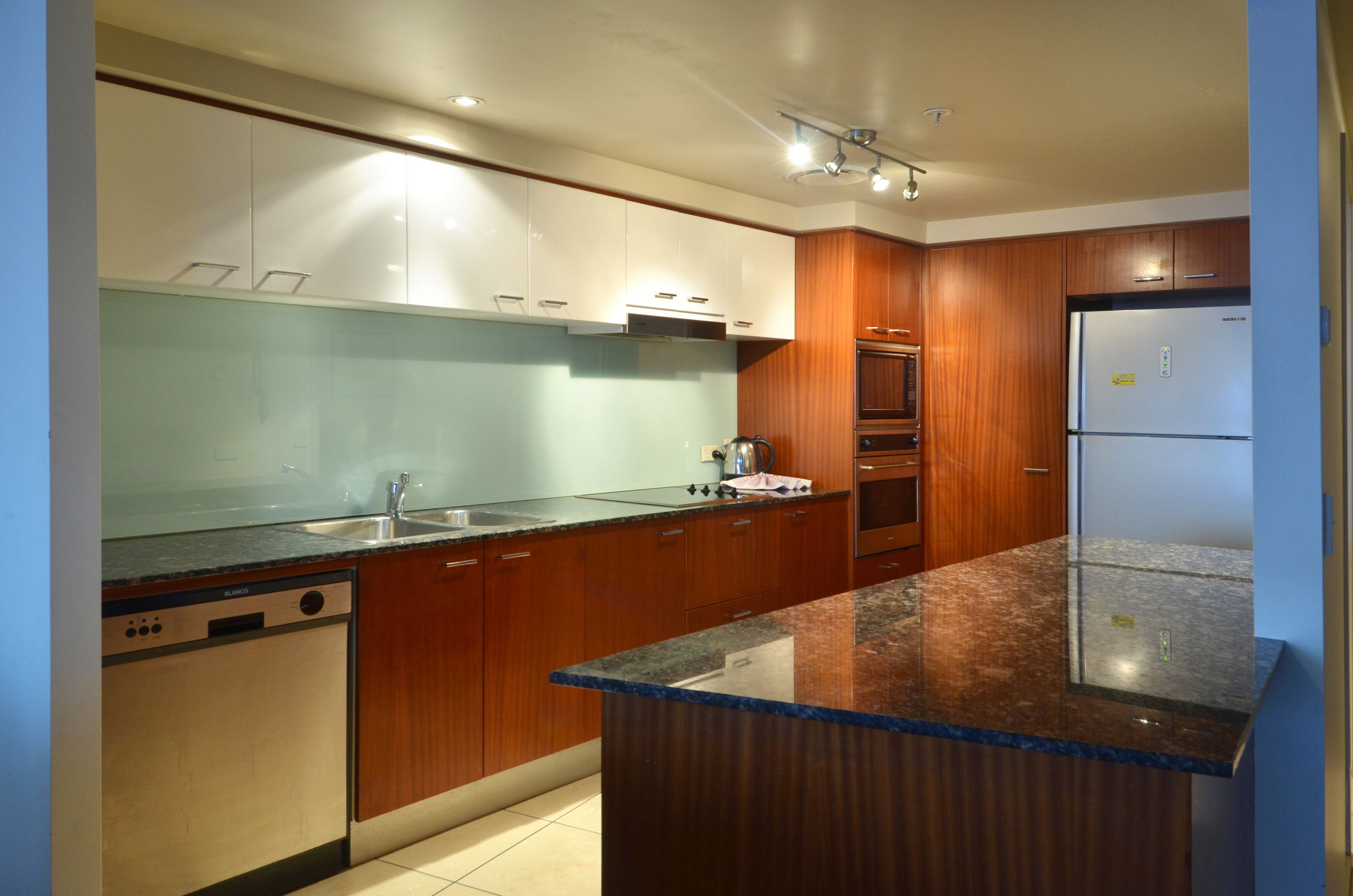 Mantra Towers of Chevron by Holiday Rentals Surfers Paradise