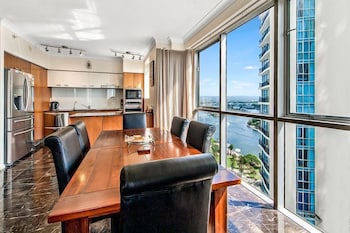Mantra Towers of Chevron by Holiday Rentals Surfers Paradise