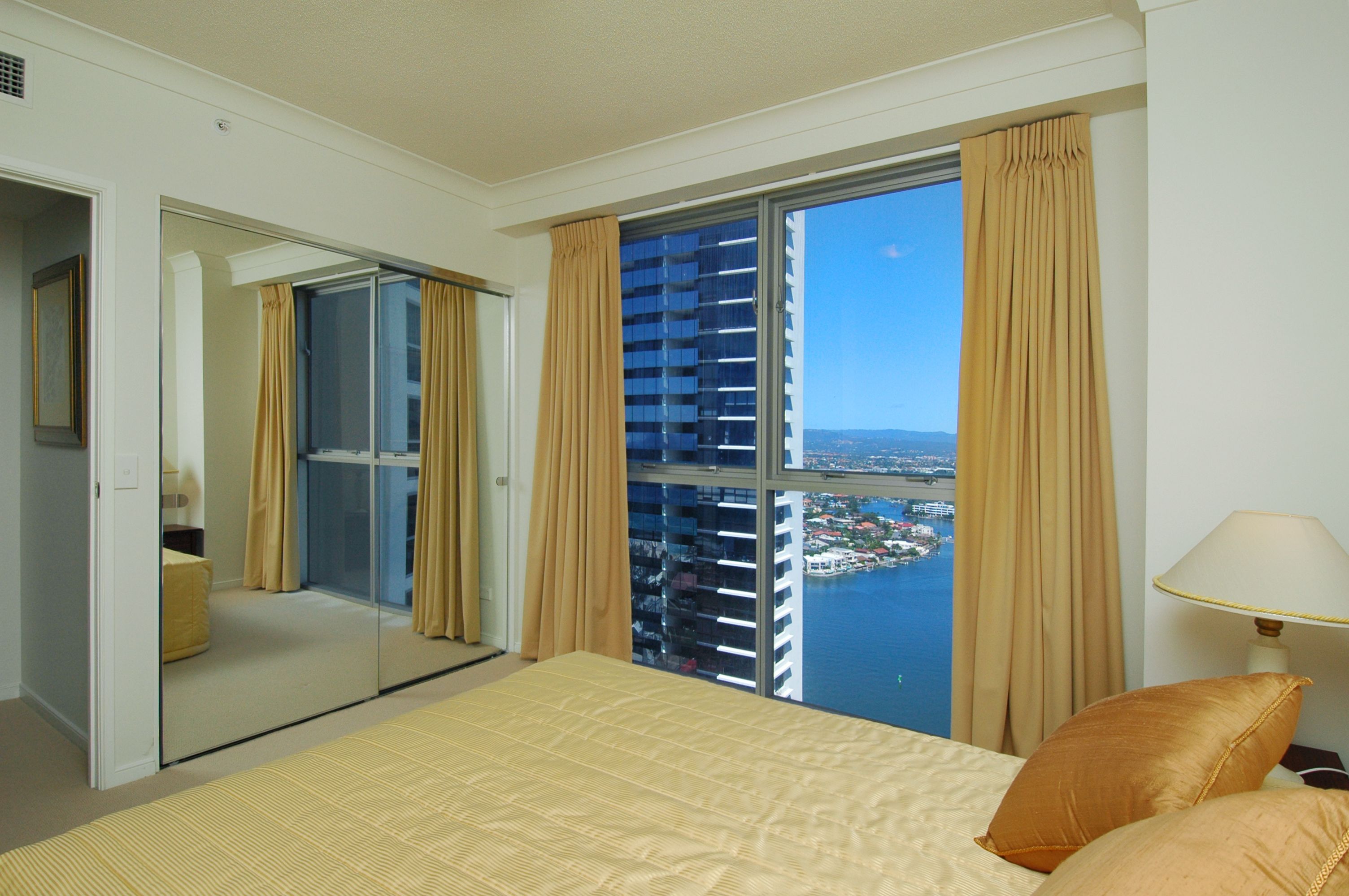 Mantra Towers of Chevron by Holiday Rentals Surfers Paradise