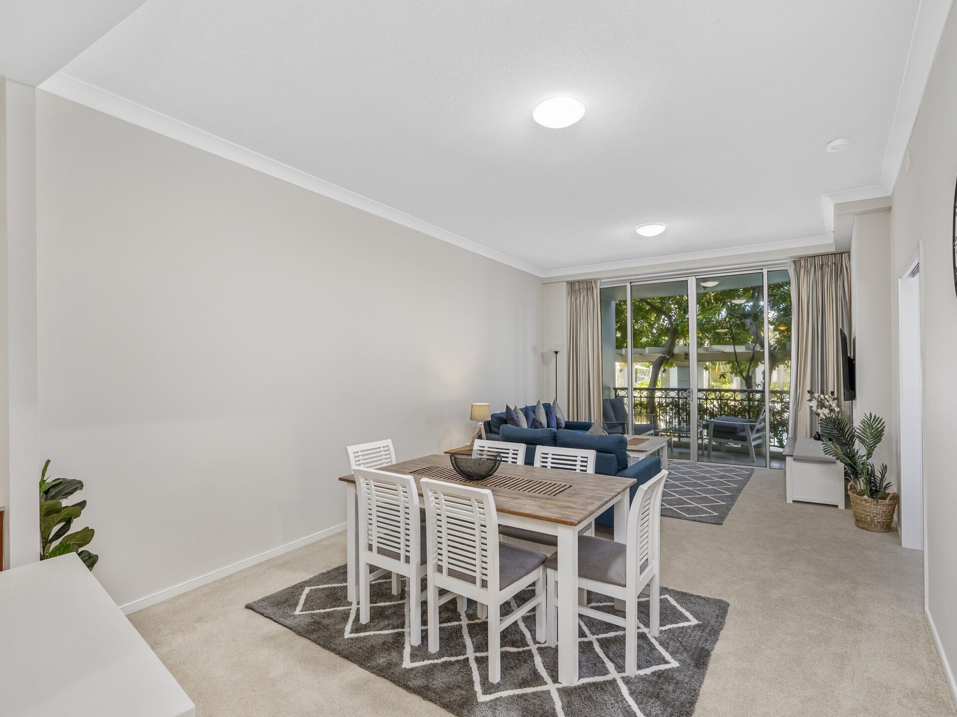Mantra Towers of Chevron by Holiday Rentals Surfers Paradise