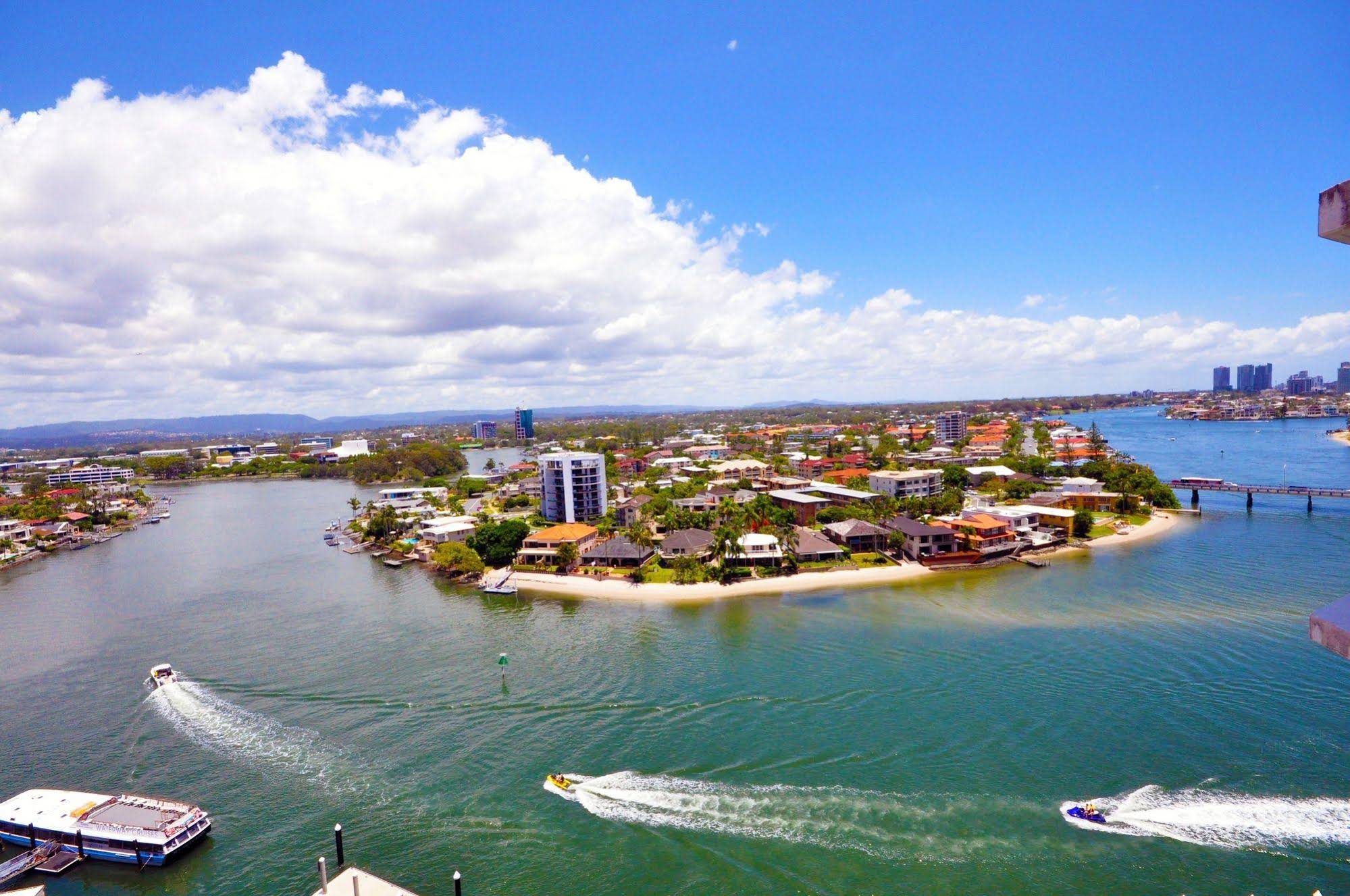 Moorings on Cavill