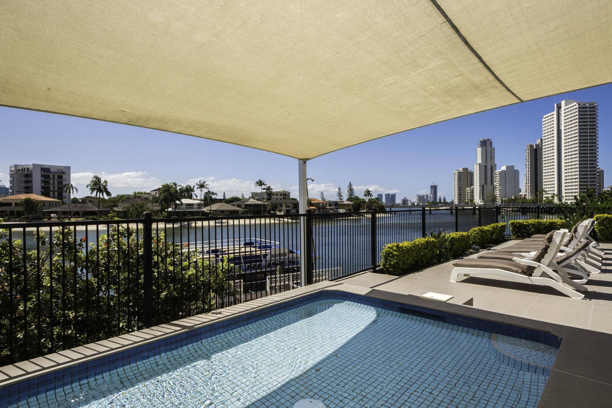 Moorings on Cavill