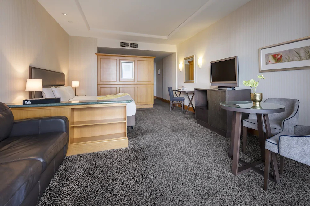Oaks Gold Coast Hotel