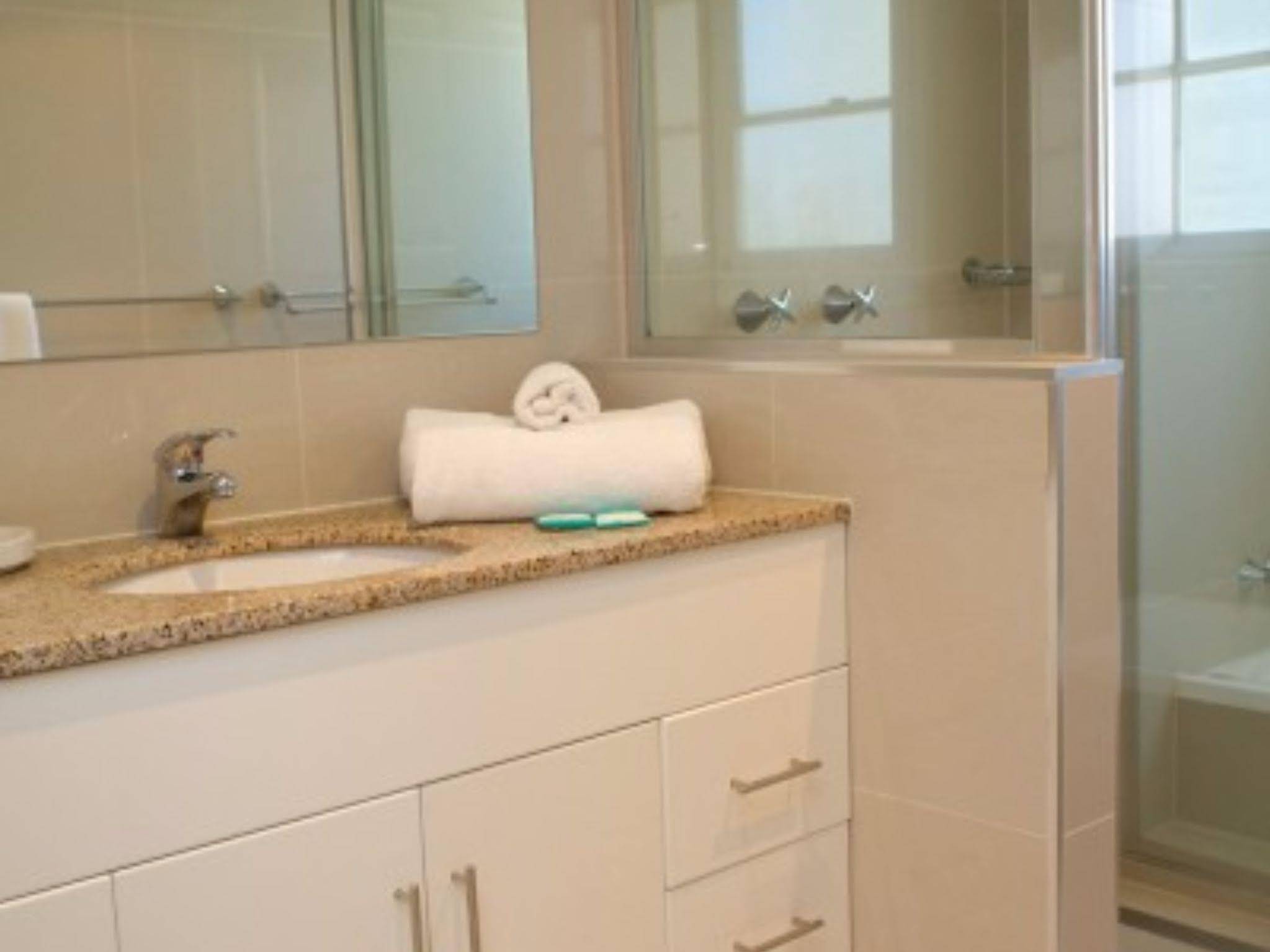 Pacific Plaza Apartments