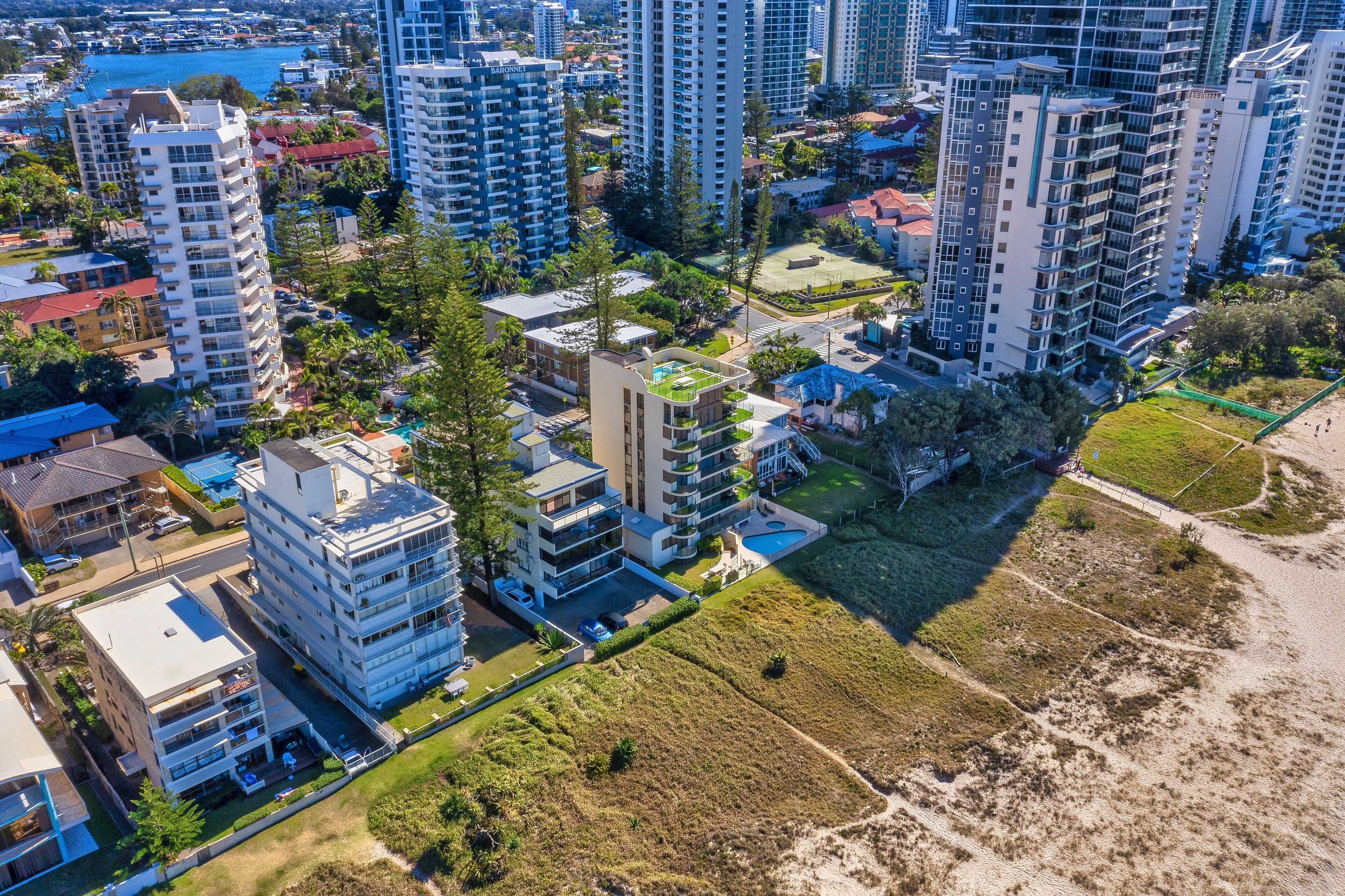 Premiere Apartments by Holiday Rental Surfers Paradise