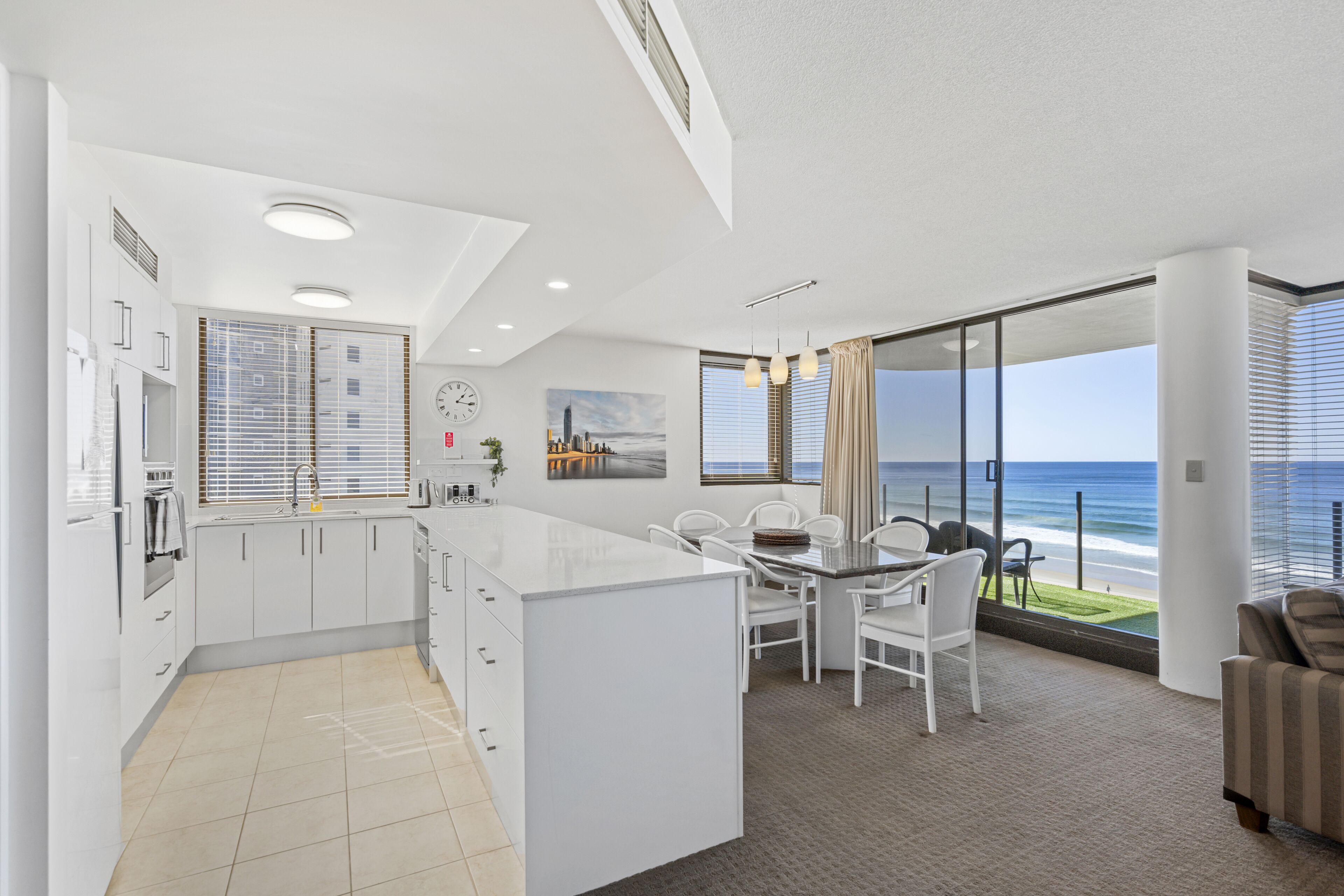 Premiere Apartments by Holiday Rental Surfers Paradise