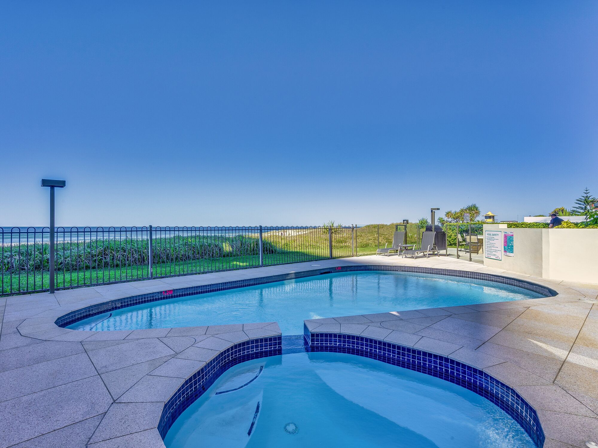 Premiere Apartments by Holiday Rental Surfers Paradise