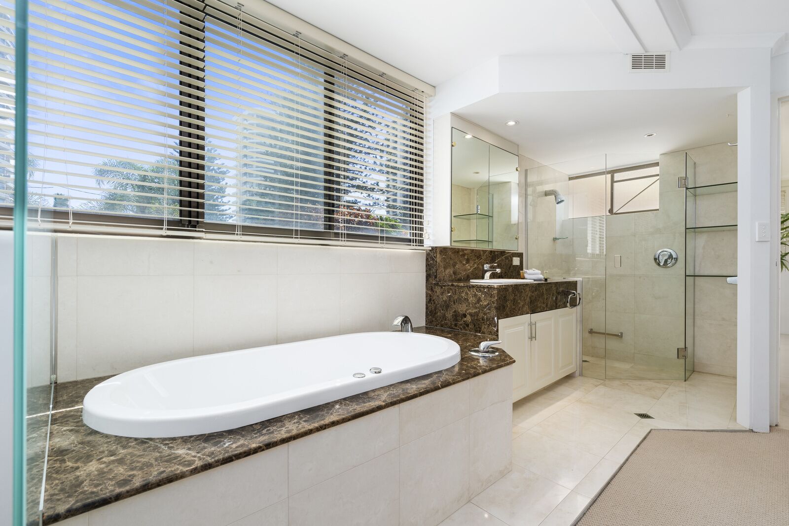 Premiere Apartments by Holiday Rental Surfers Paradise