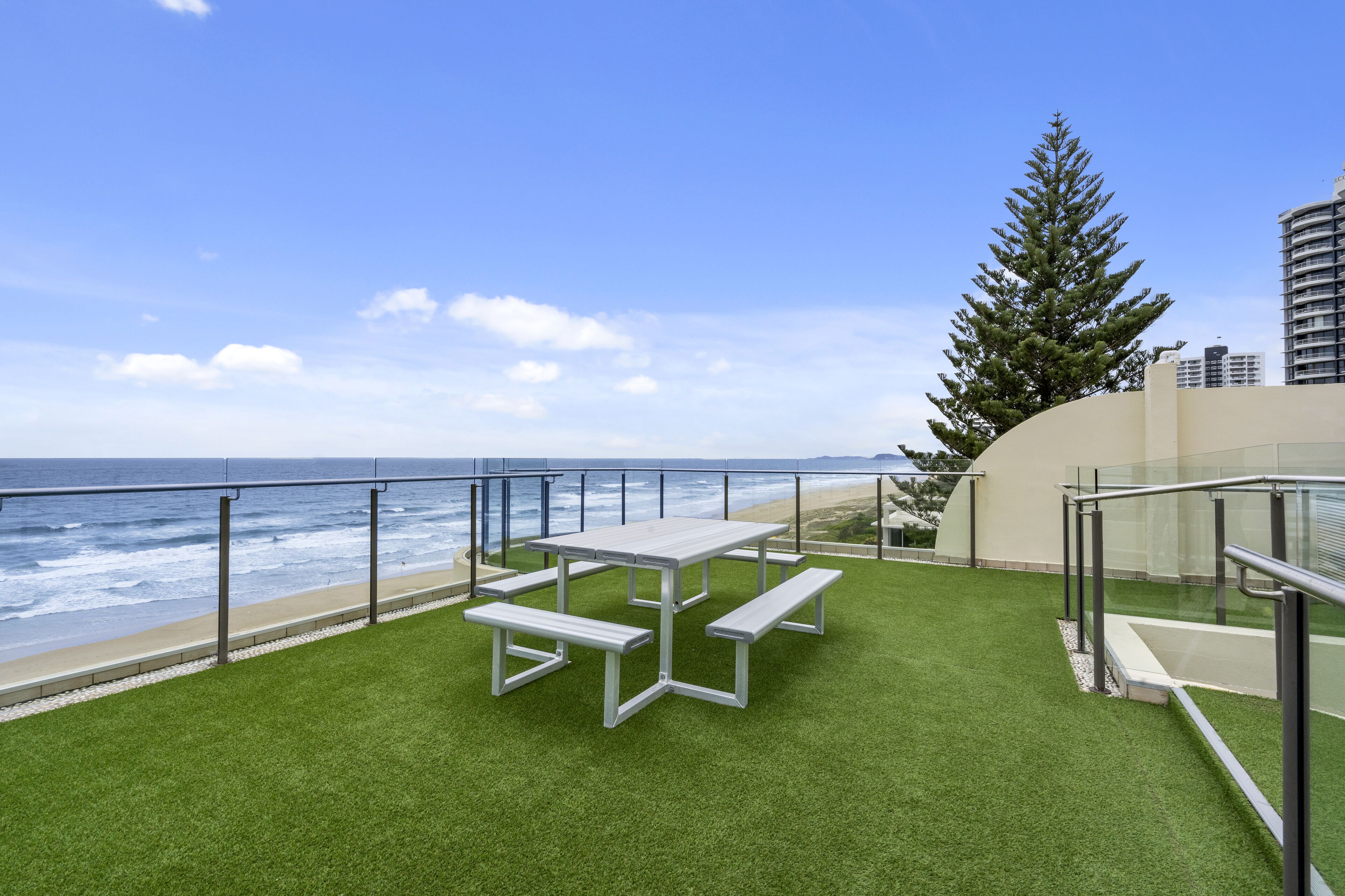 Premiere Apartments by Holiday Rental Surfers Paradise