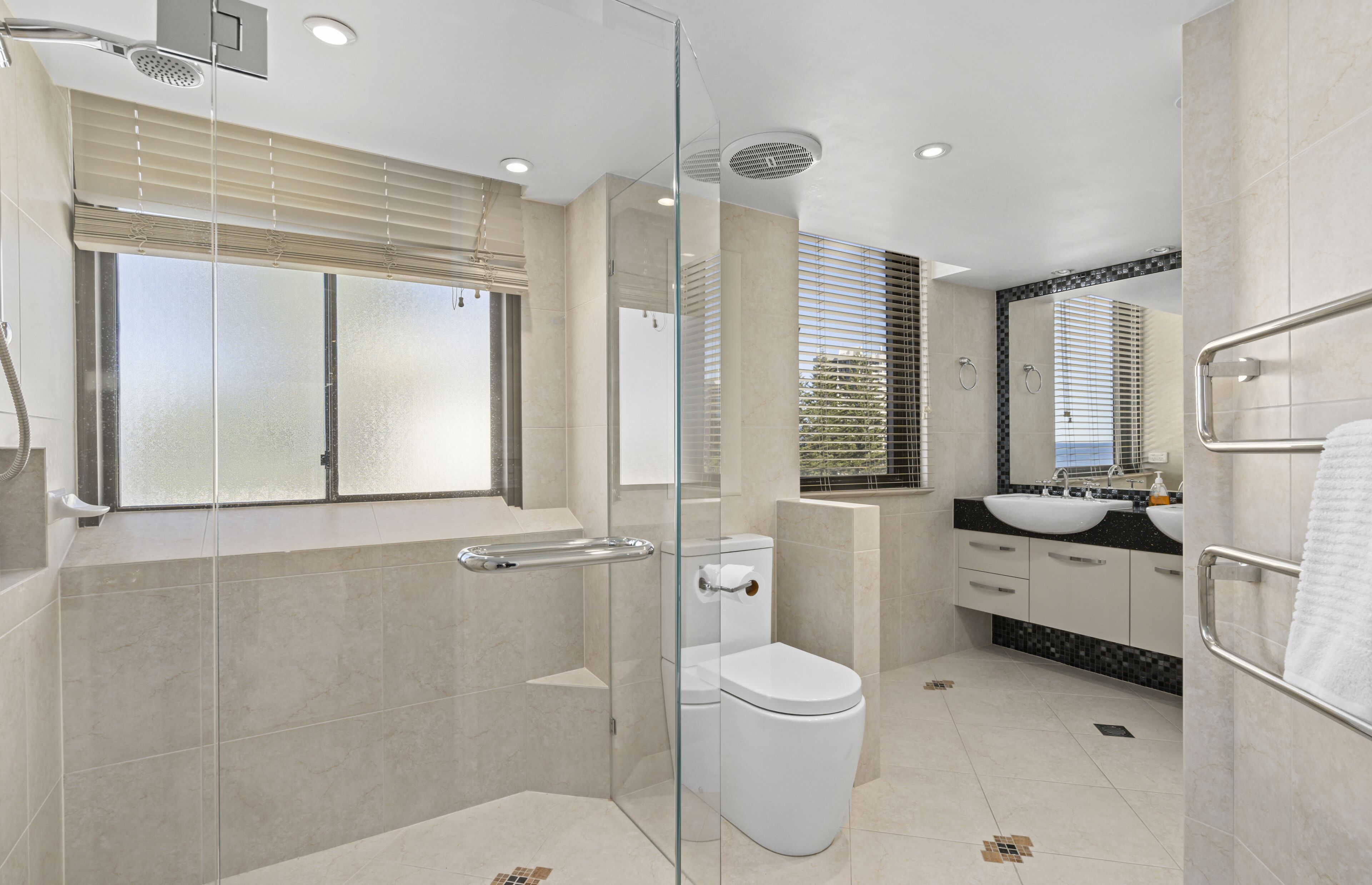 Premiere Apartments by Holiday Rental Surfers Paradise