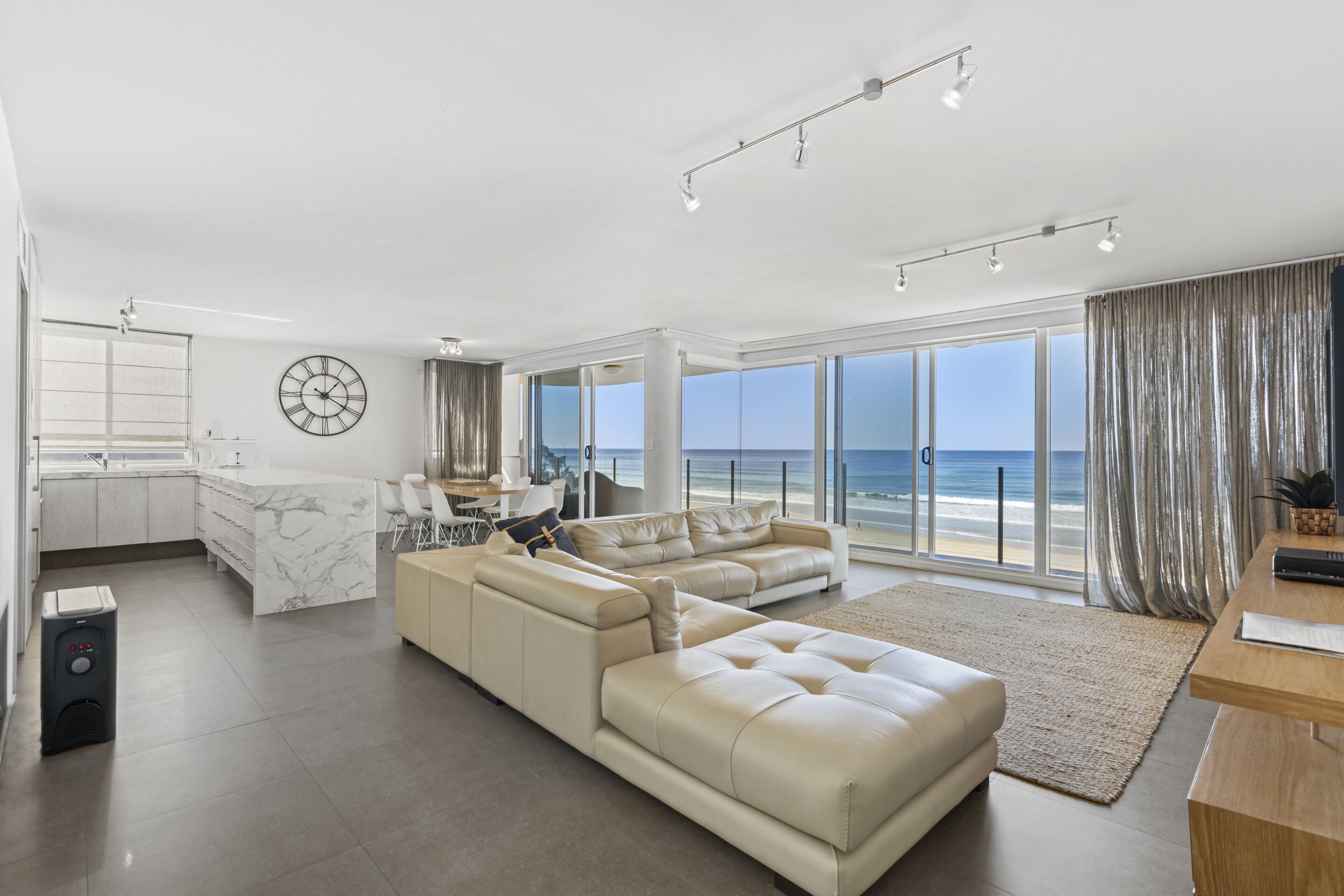 Premiere Apartments by Holiday Rental Surfers Paradise