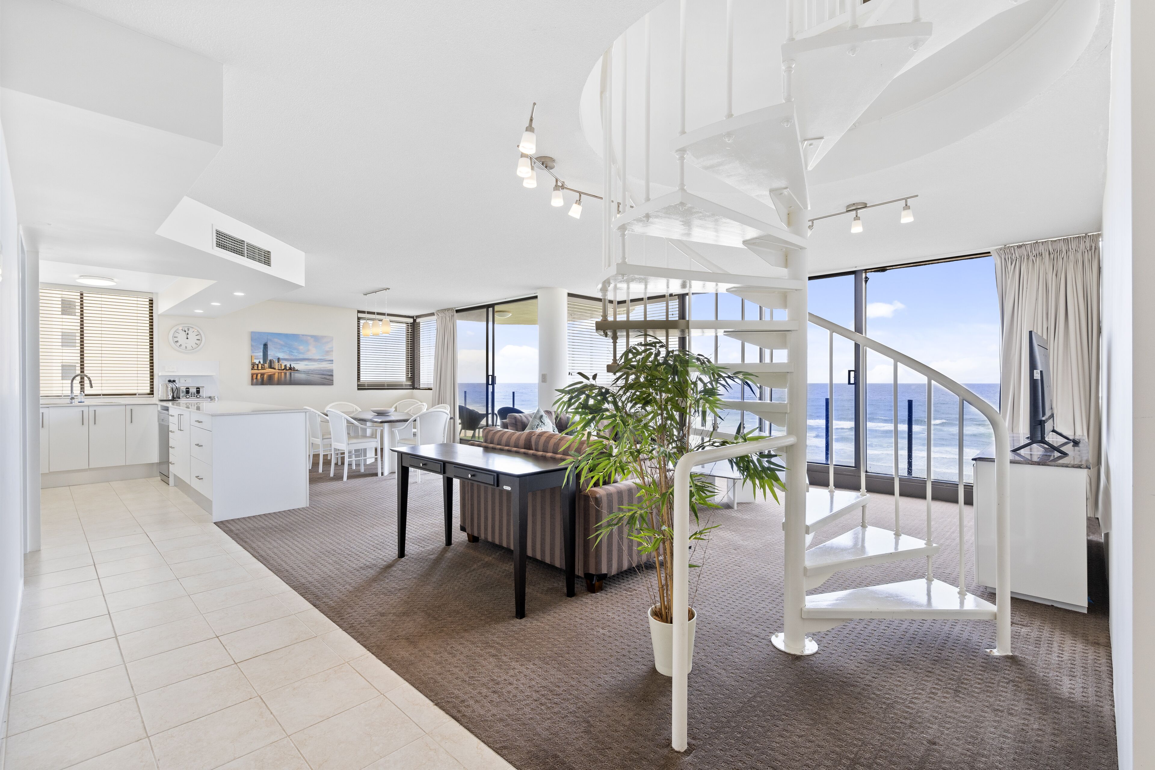 Premiere Apartments by Holiday Rental Surfers Paradise