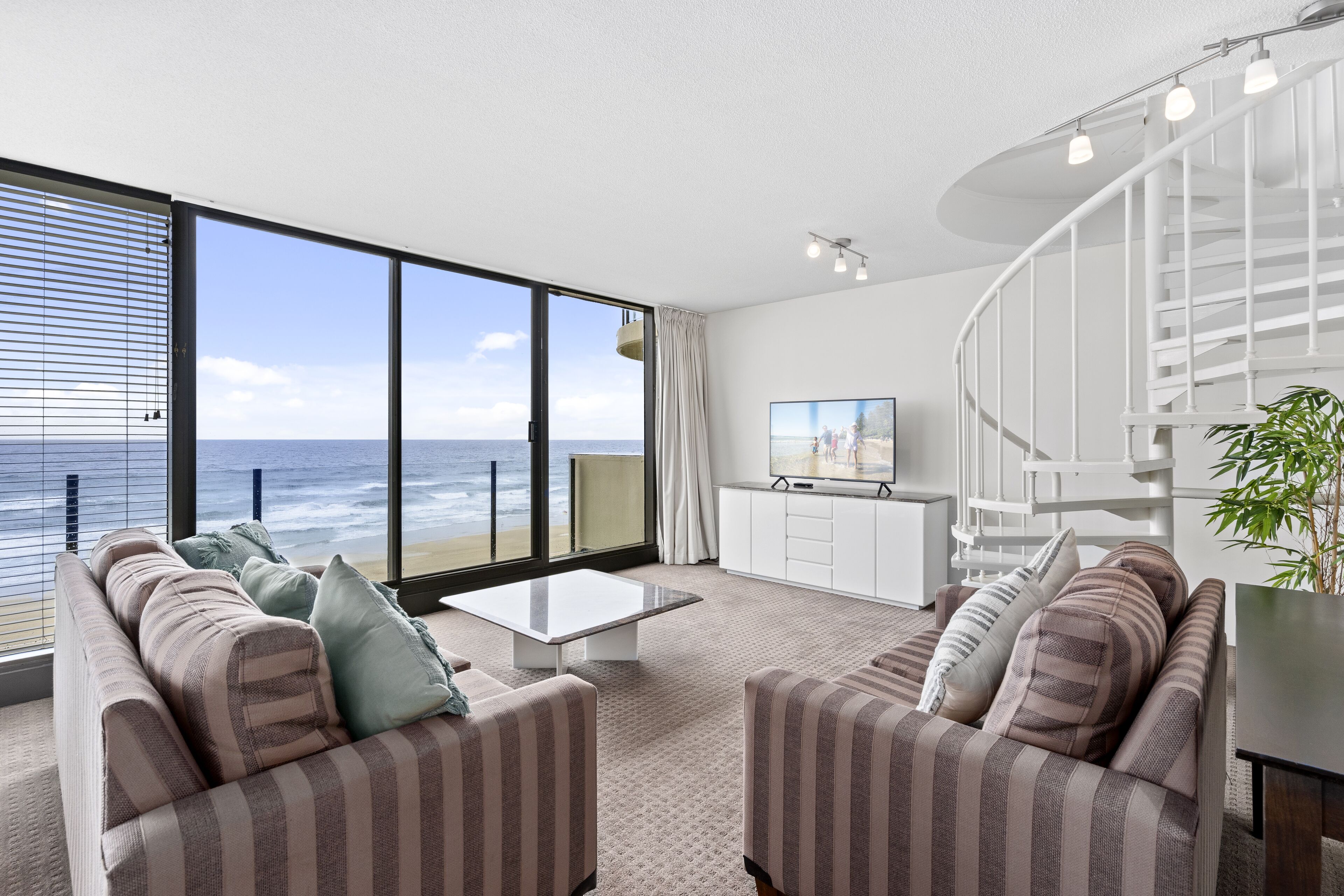 Premiere Apartments by Holiday Rental Surfers Paradise