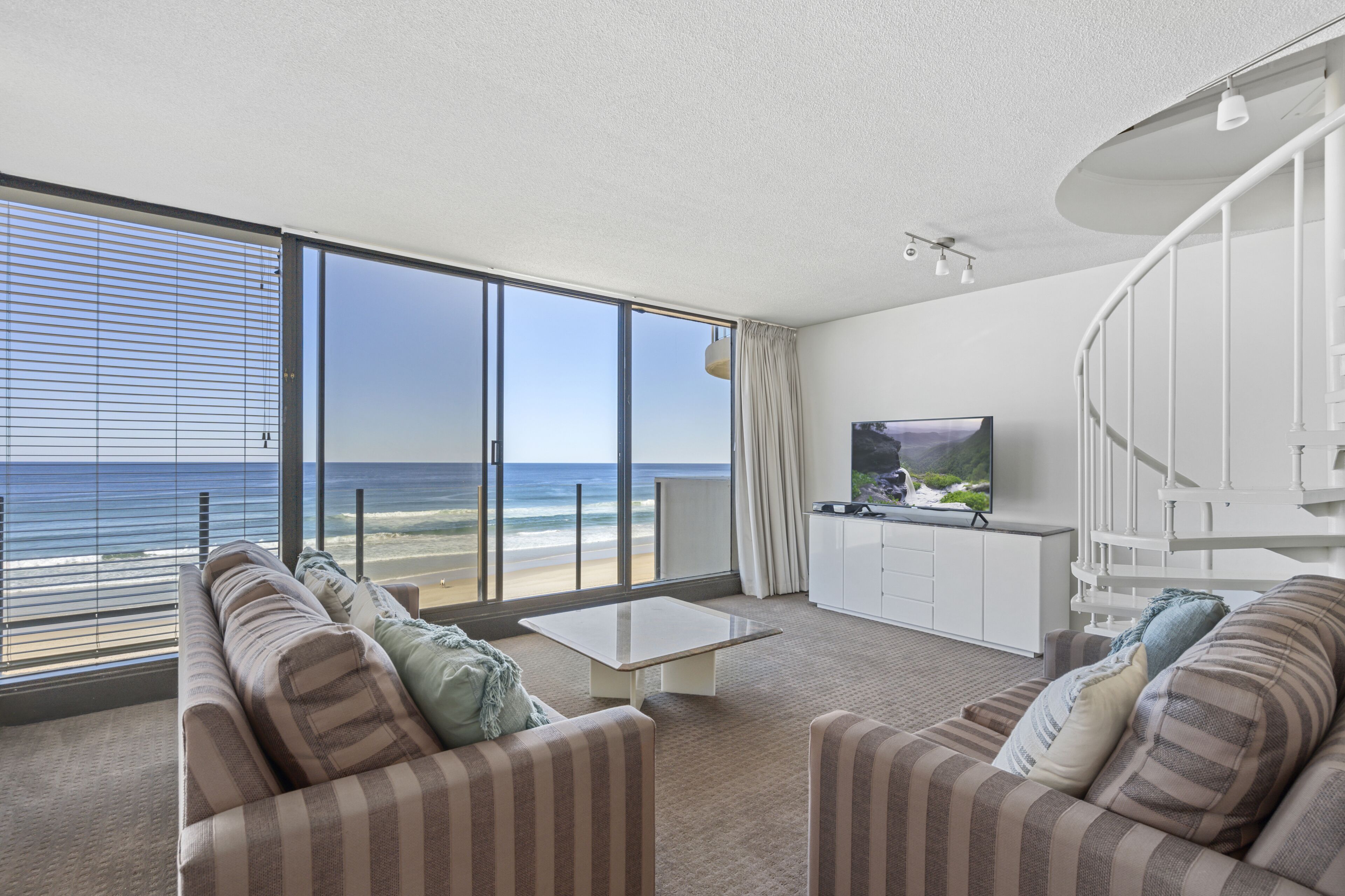 Premiere Apartments by Holiday Rental Surfers Paradise