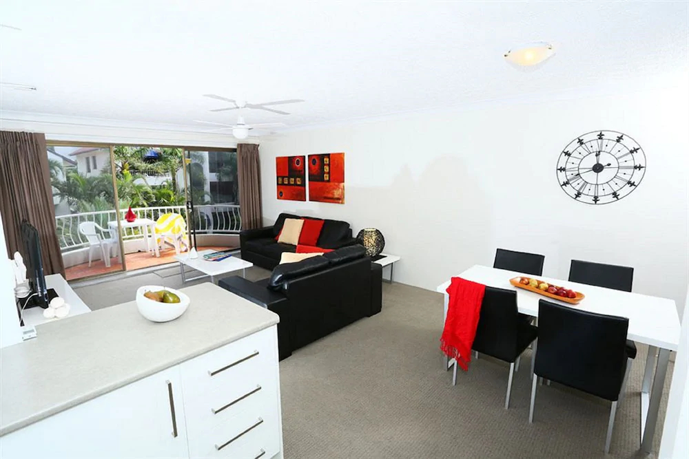 St Tropez Holiday Apartments