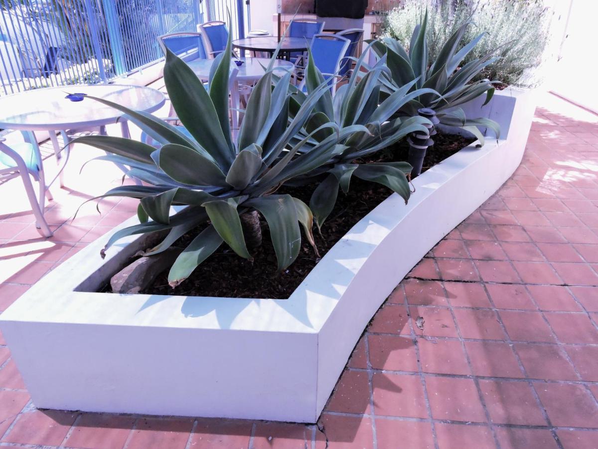 Surfers Beach Resort One