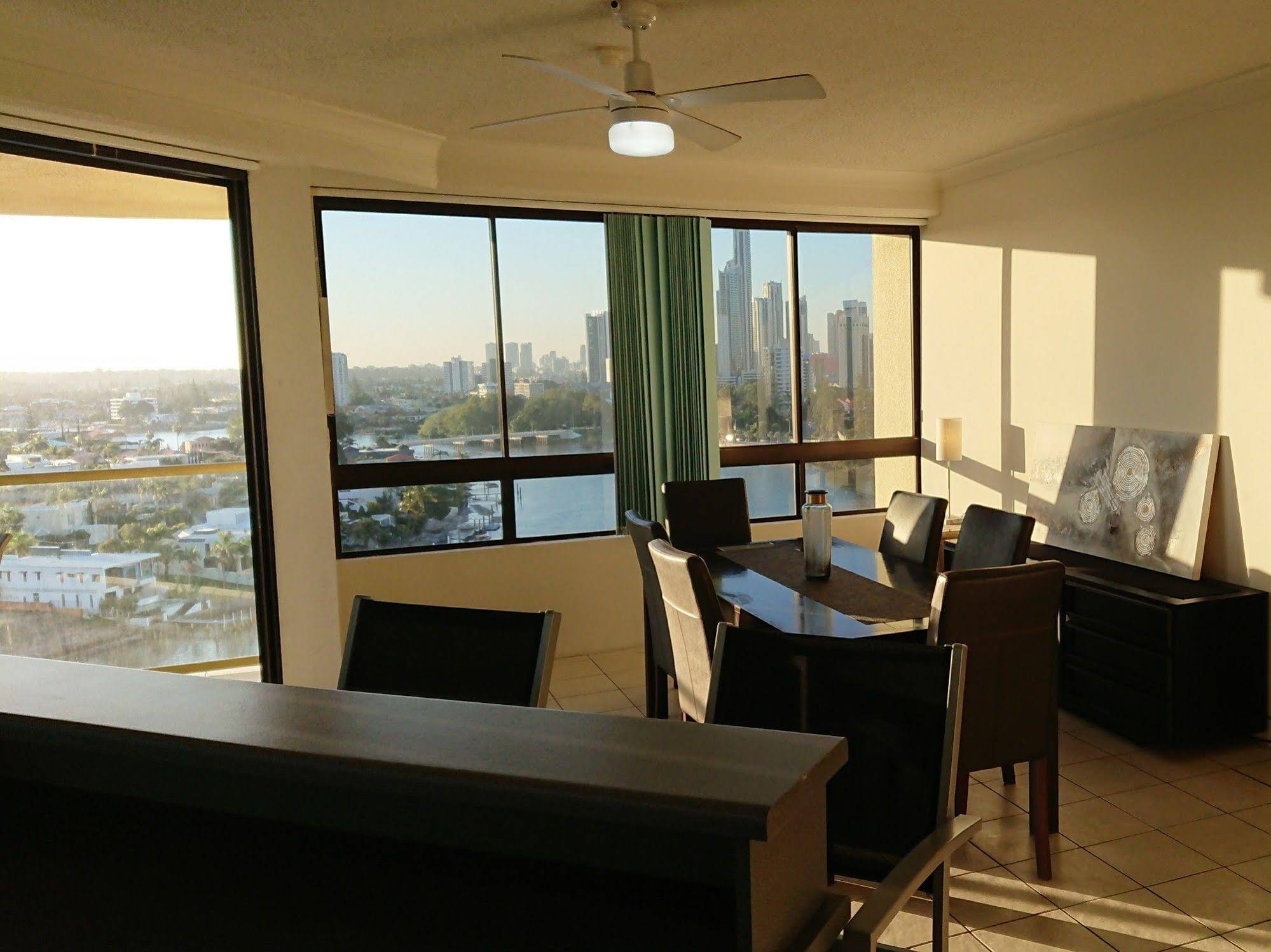 Surfers Hawaiian Holiday Apartments