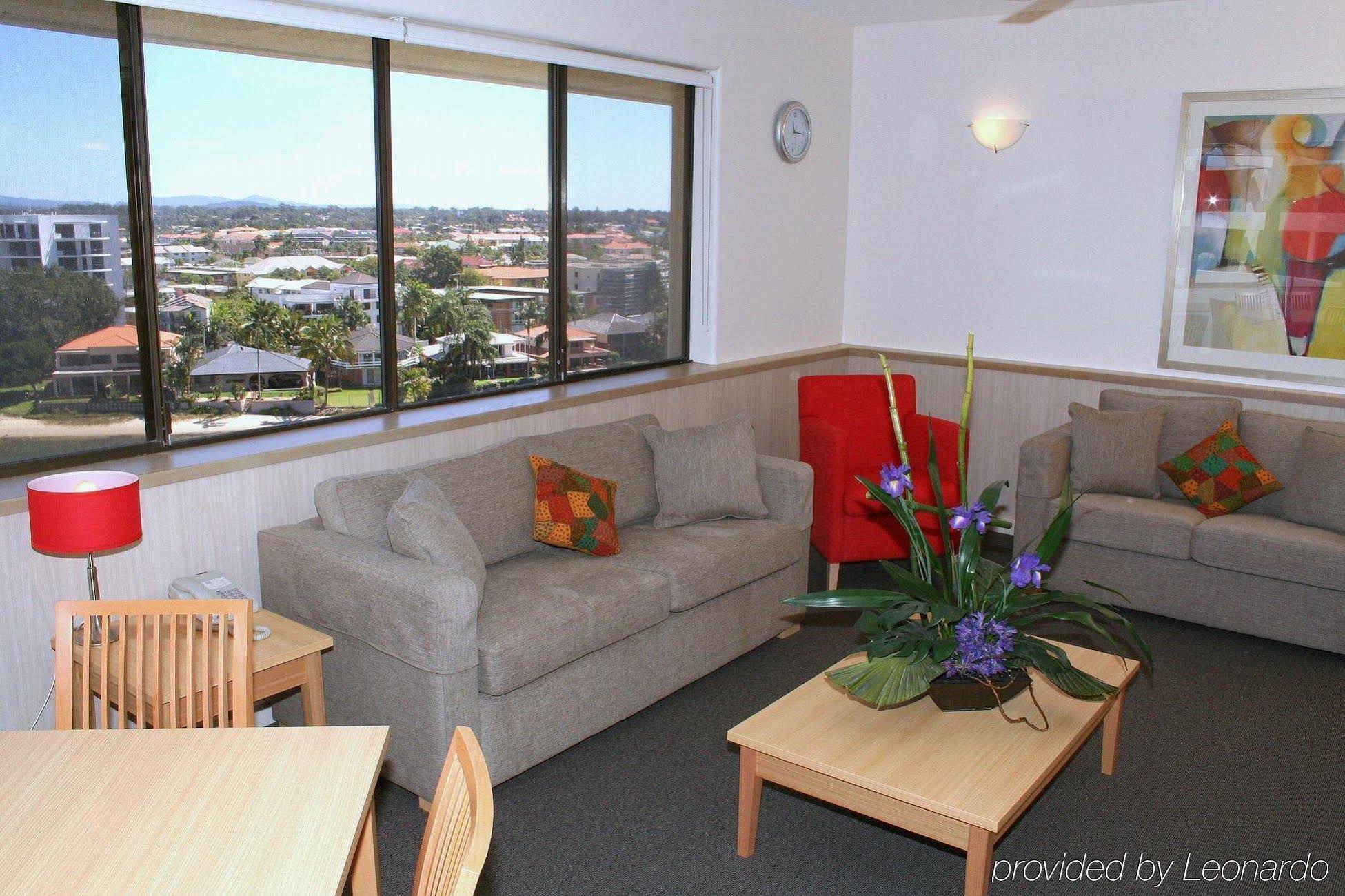 Tiki Hotel Surfers Paradise