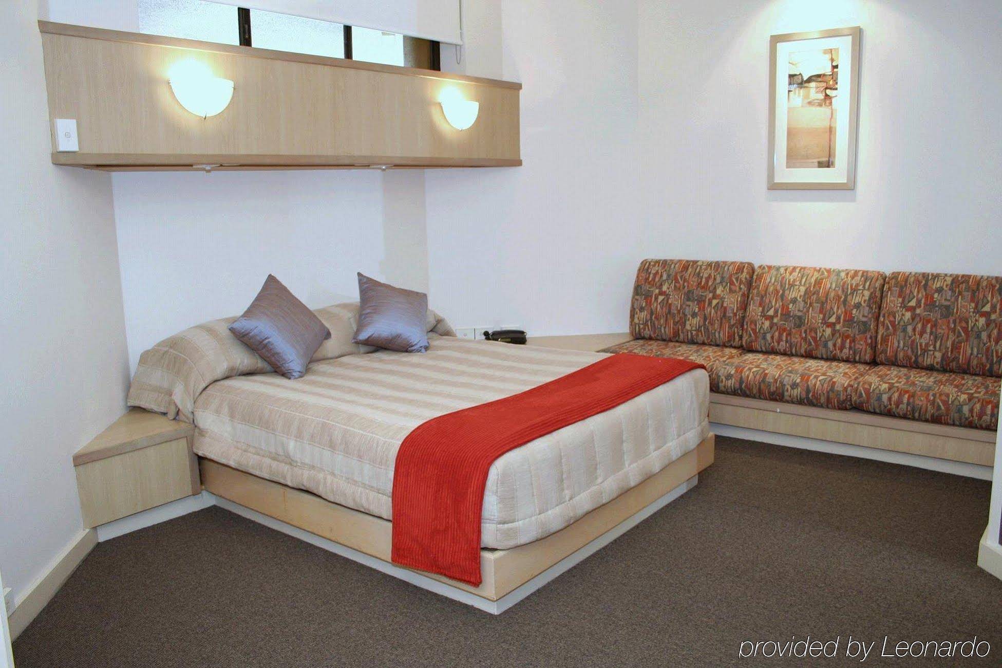 Tiki Hotel Surfers Paradise