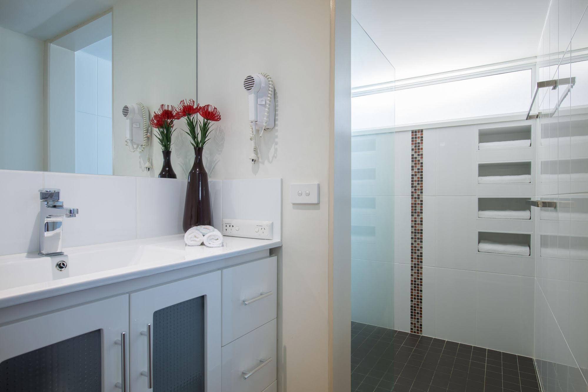 Tiki Hotel Surfers Paradise