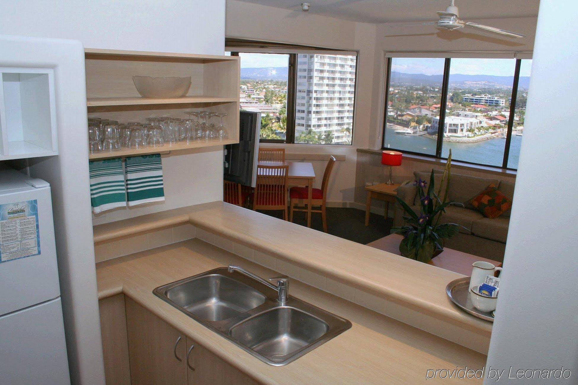 Tiki Hotel Surfers Paradise