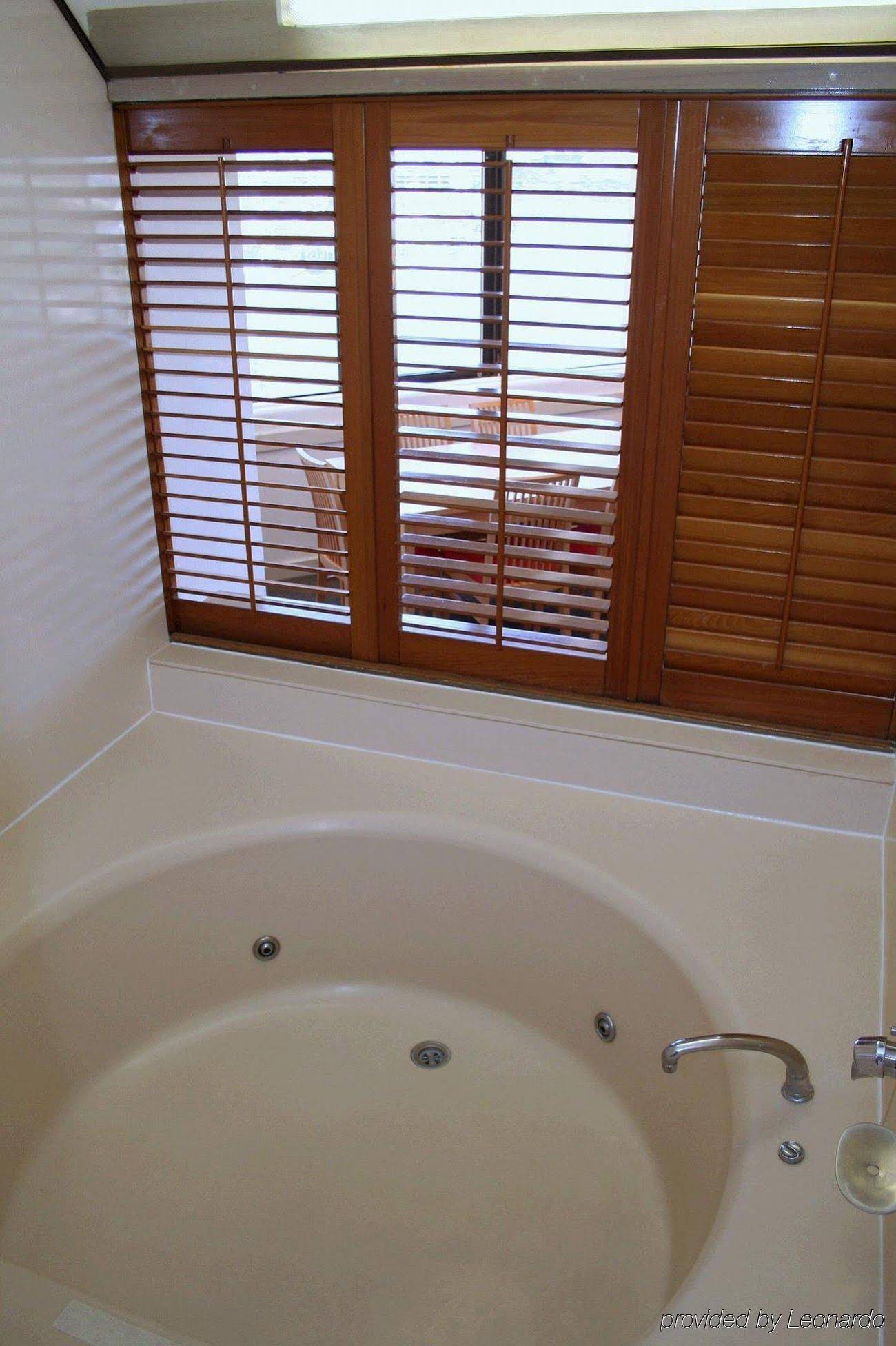 Tiki Hotel Surfers Paradise