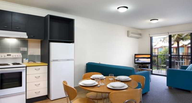 Noosa Lakes Resort