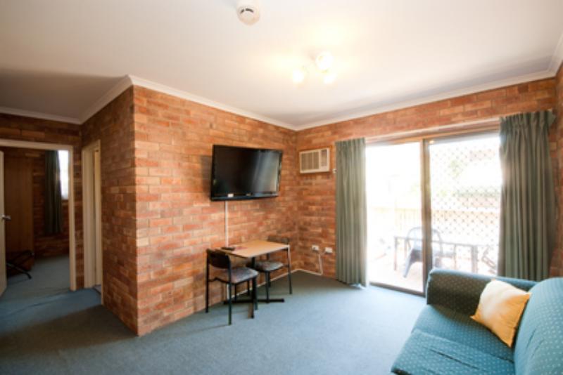 Allan Cunningham Motel