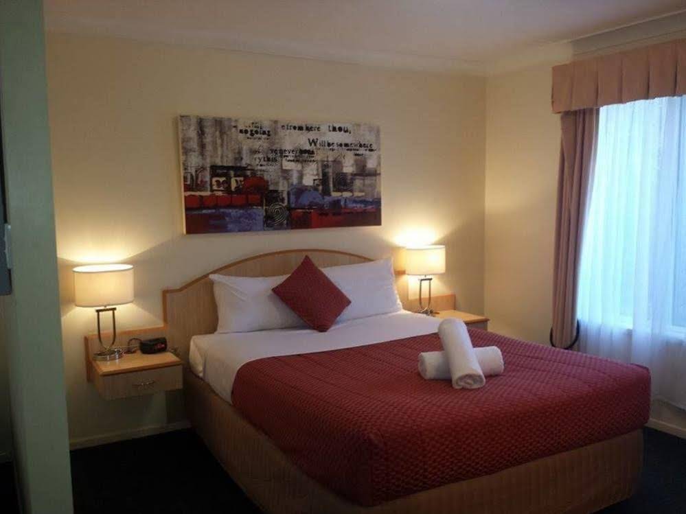 Cotswold Motor Inn
