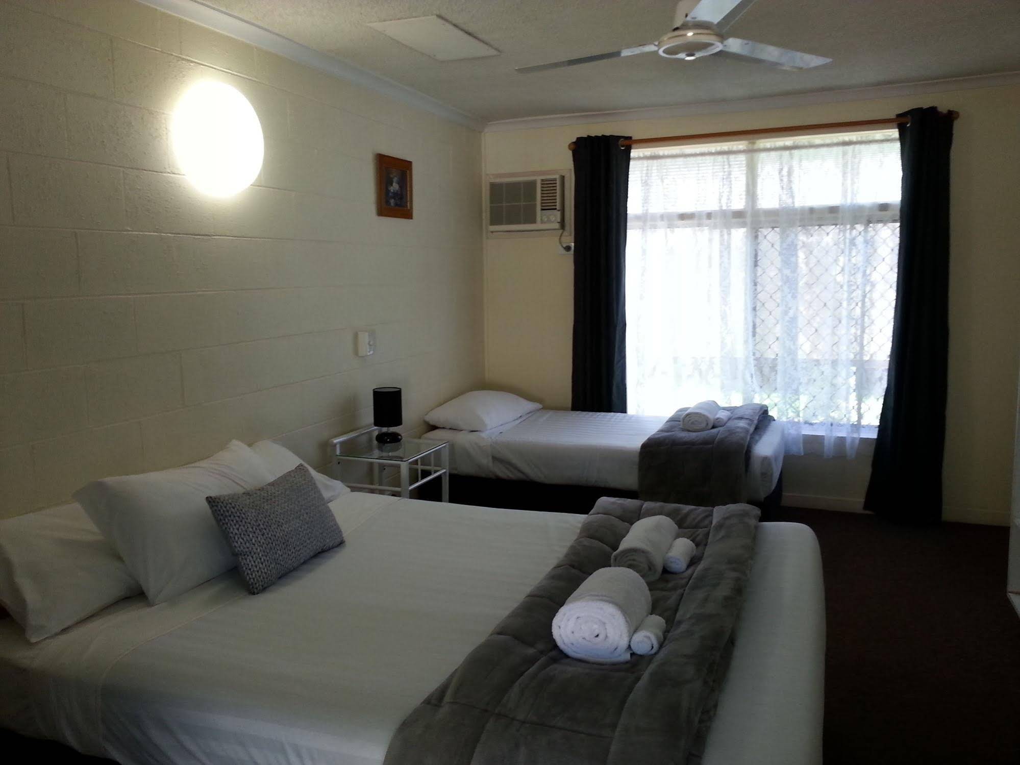 Flying Spur Motel