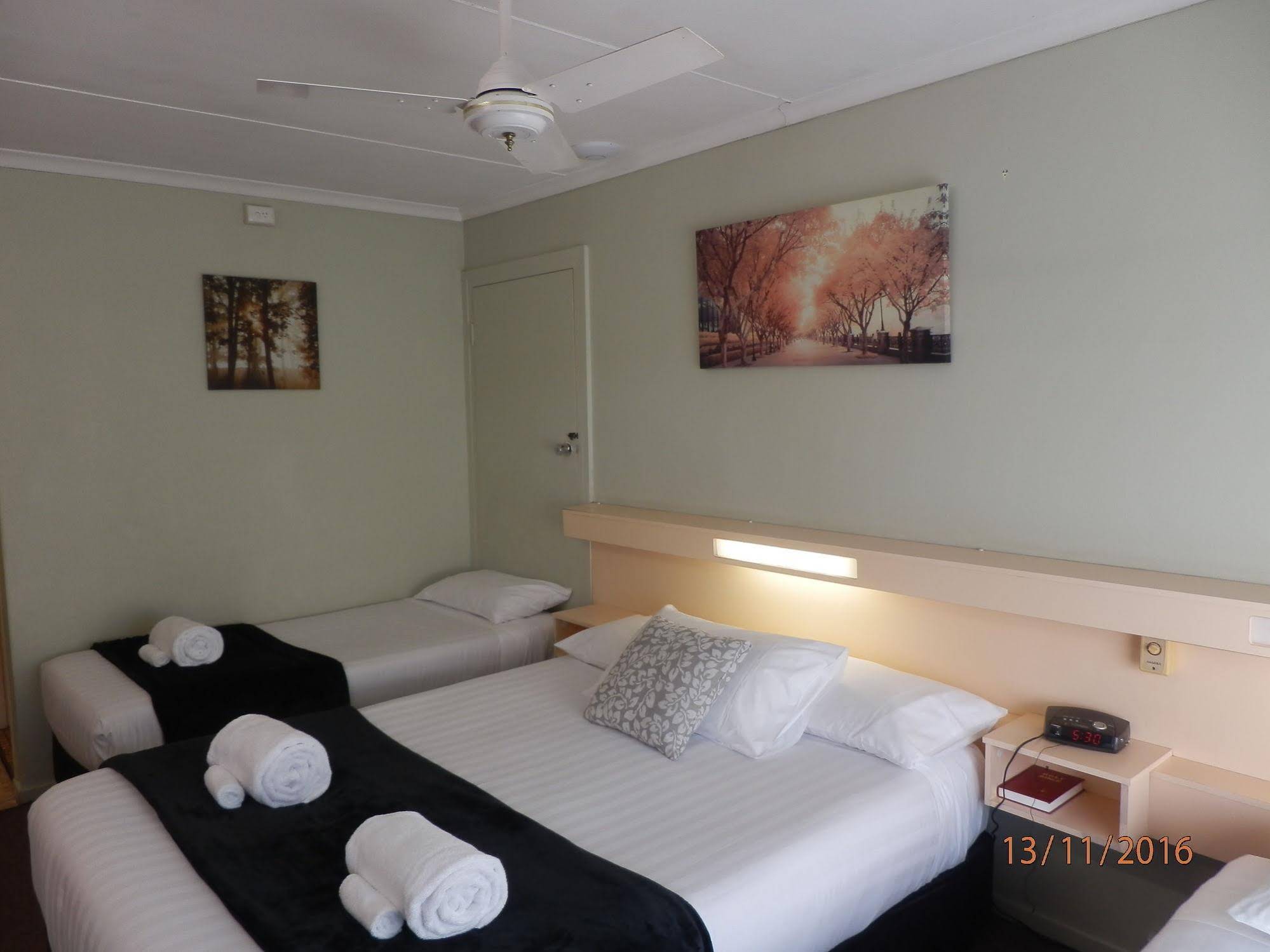 Flying Spur Motel