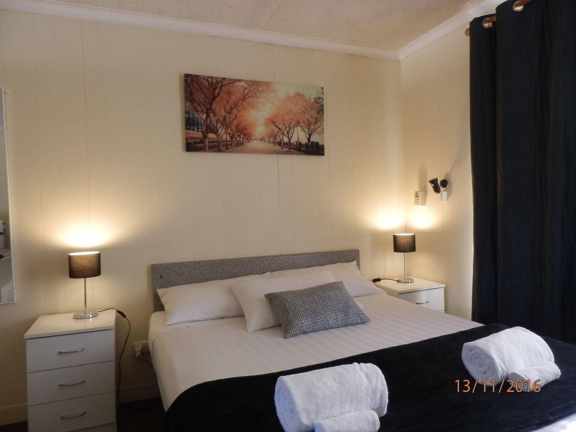Flying Spur Motel