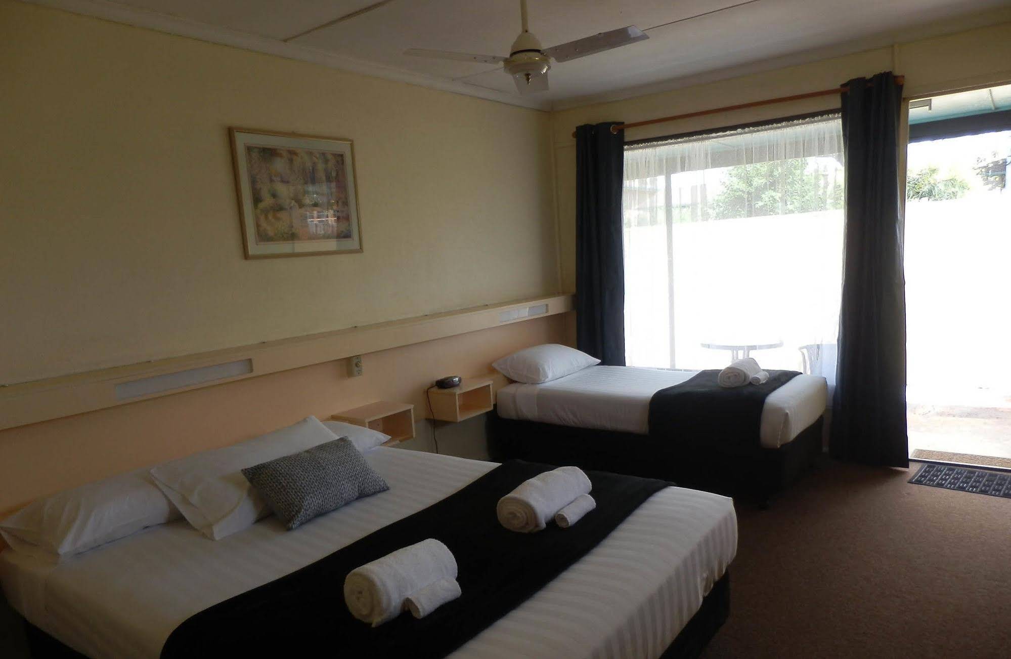 Flying Spur Motel
