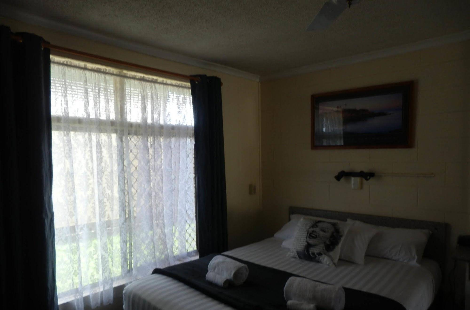 Flying Spur Motel