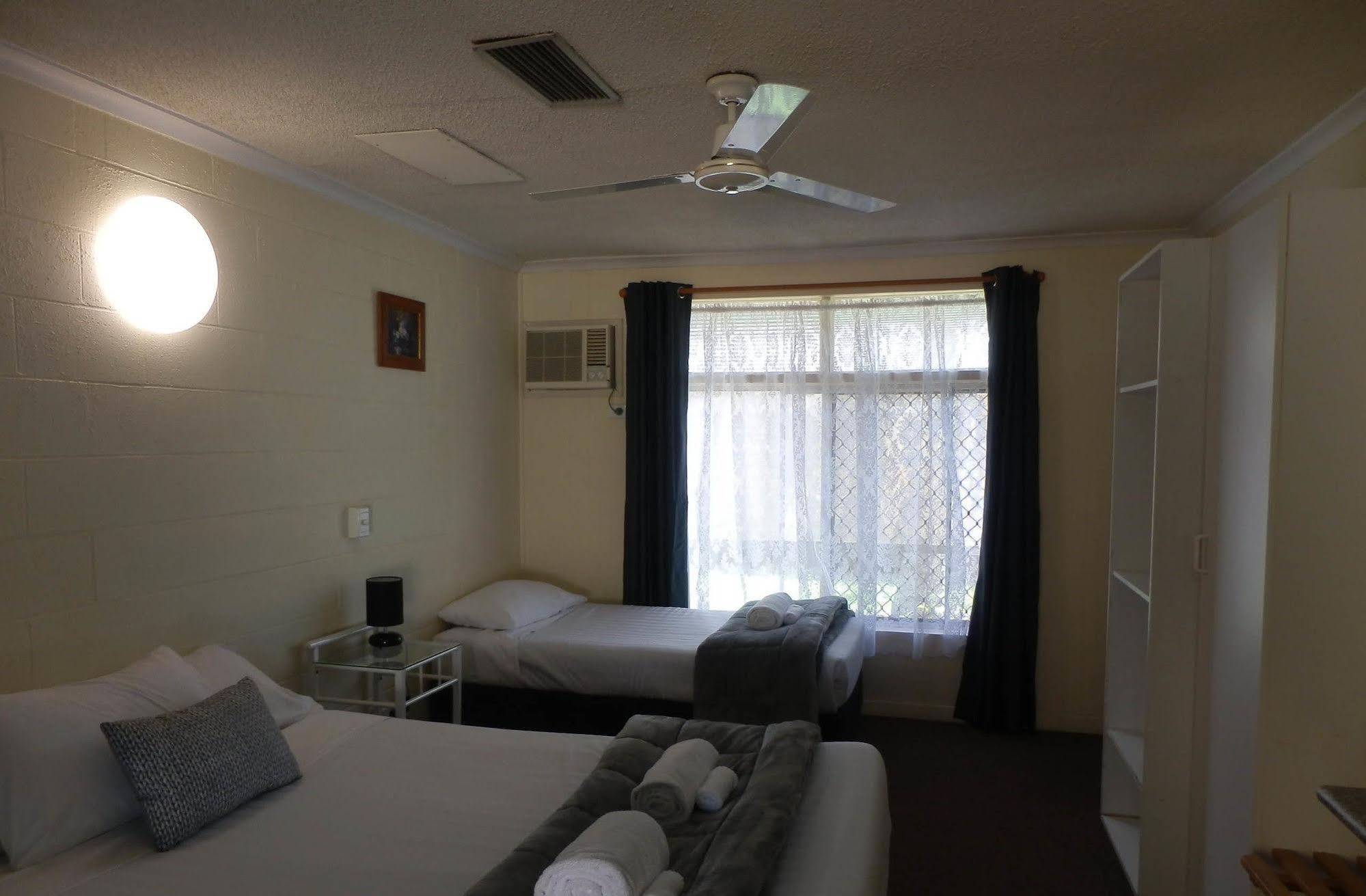 Flying Spur Motel