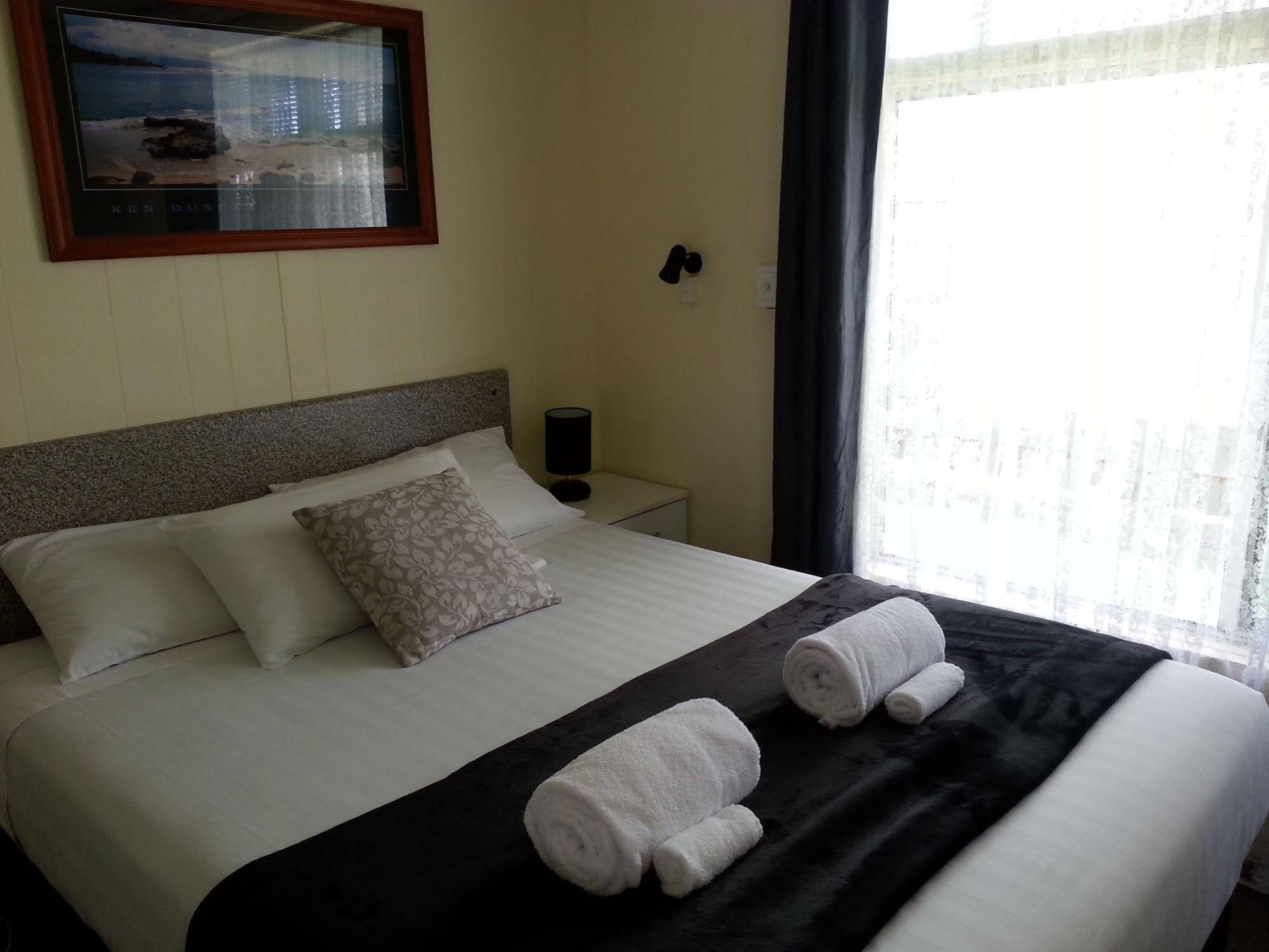 Flying Spur Motel