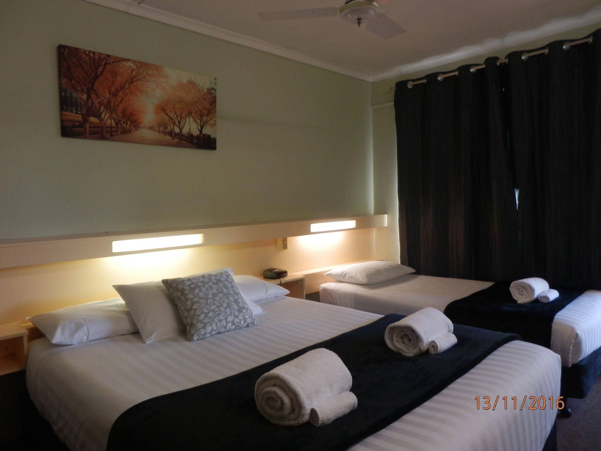 Flying Spur Motel