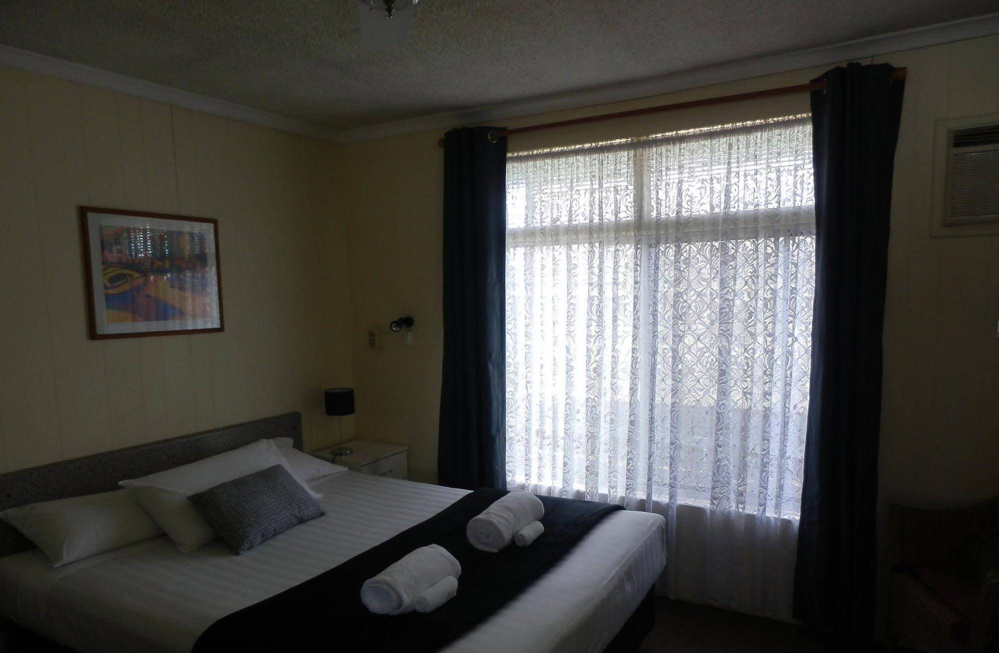 Flying Spur Motel