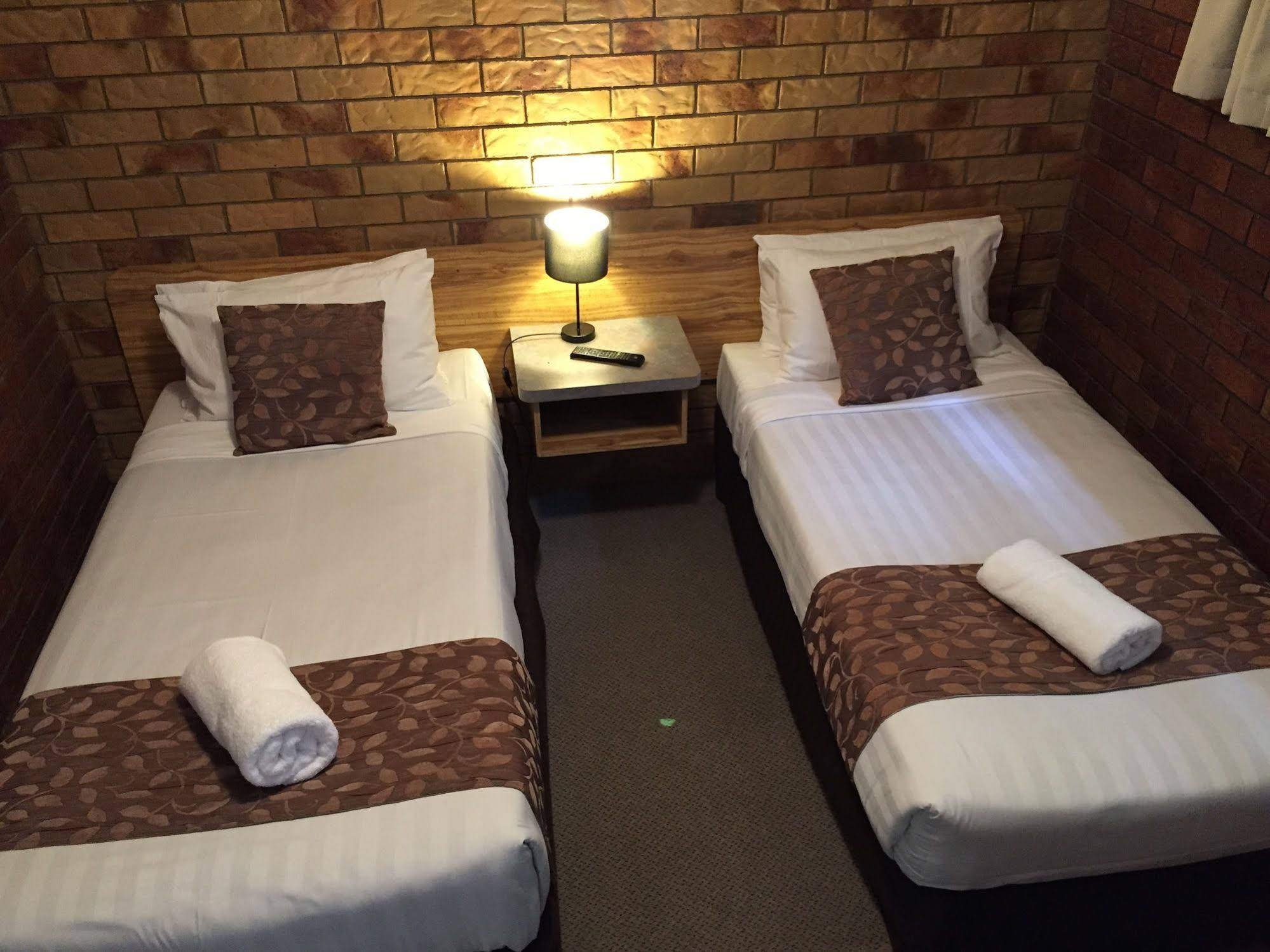 Ruthven Street Motor Inn