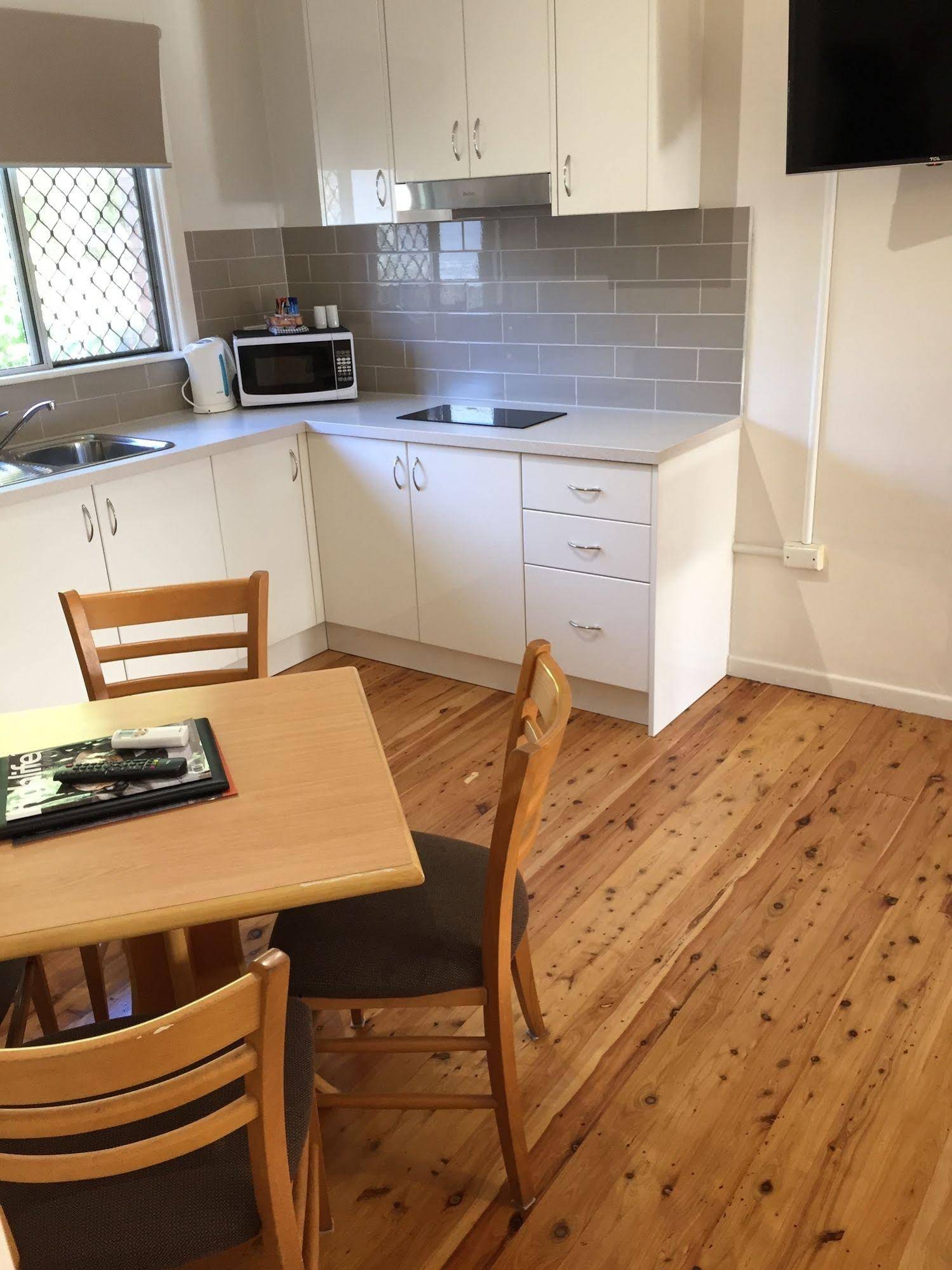 Ruthven Street Motor Inn