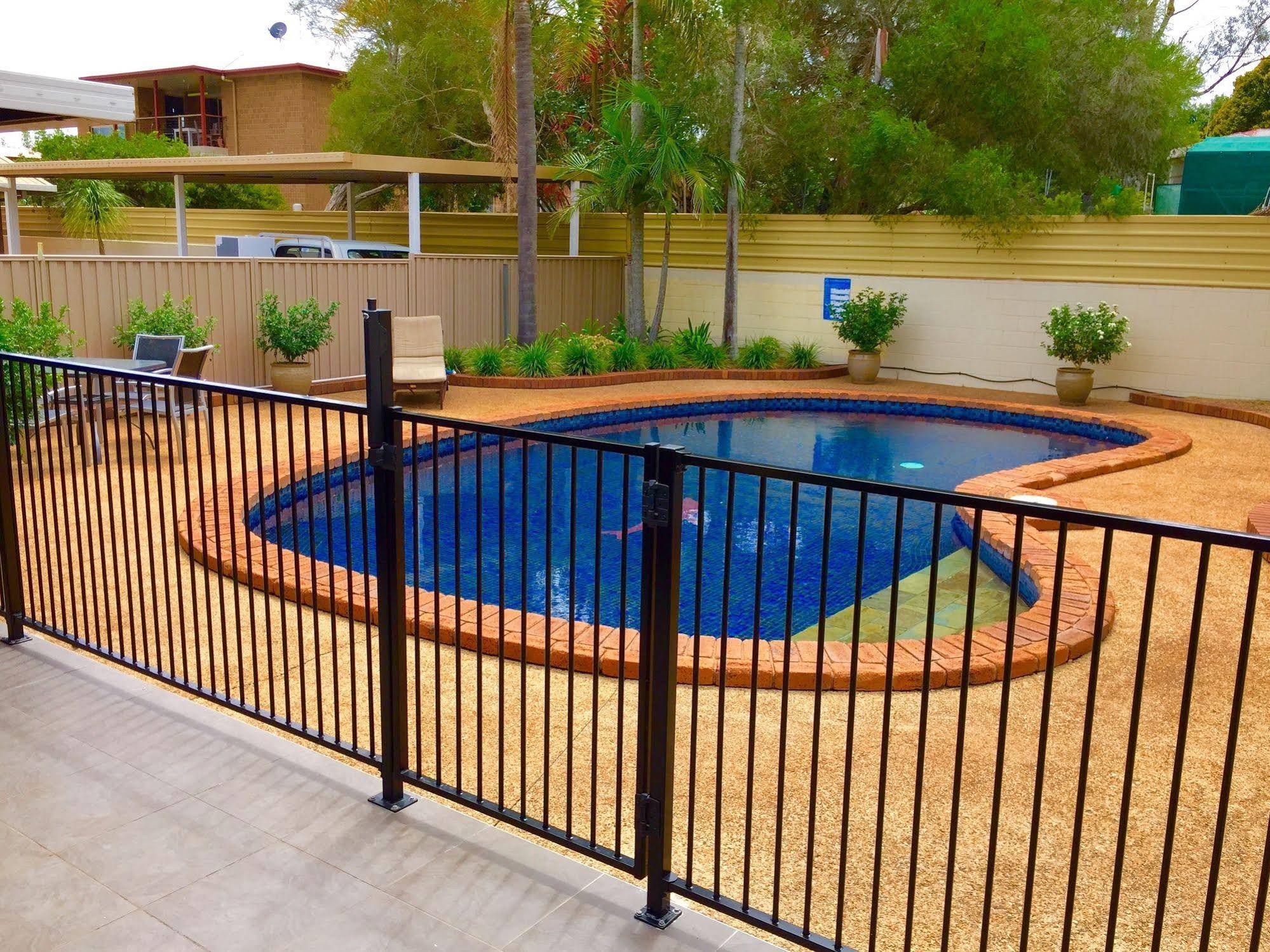 Ruthven Street Motor Inn