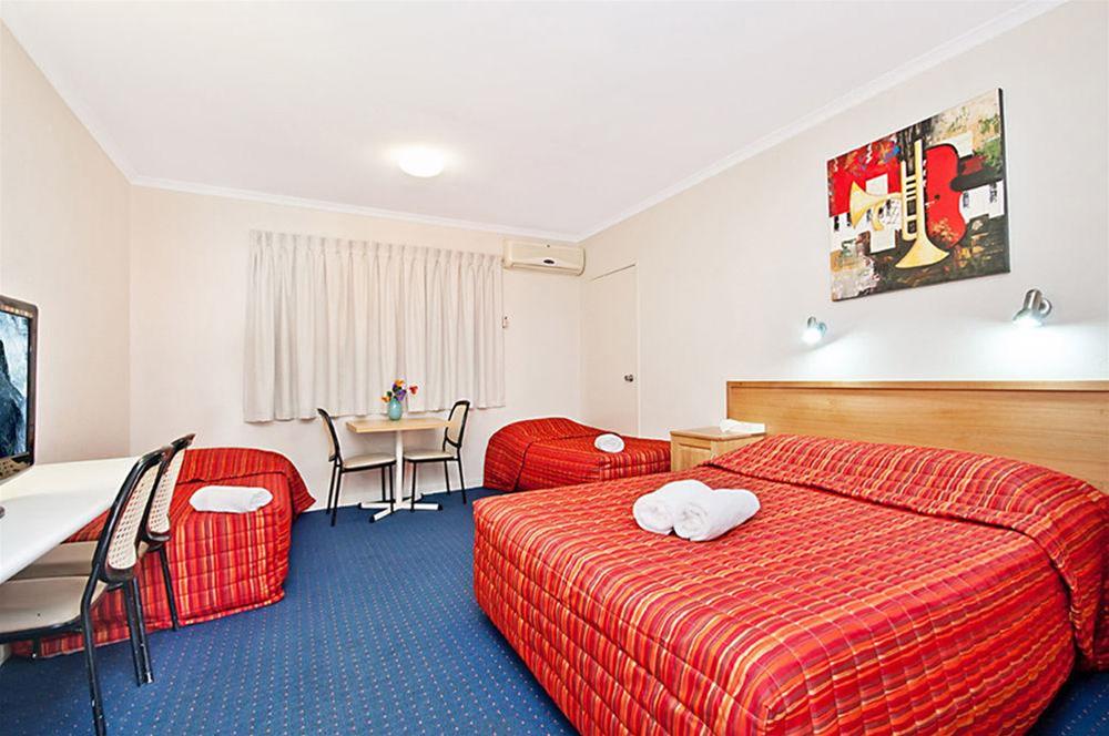 Cluden Park Motor Inn