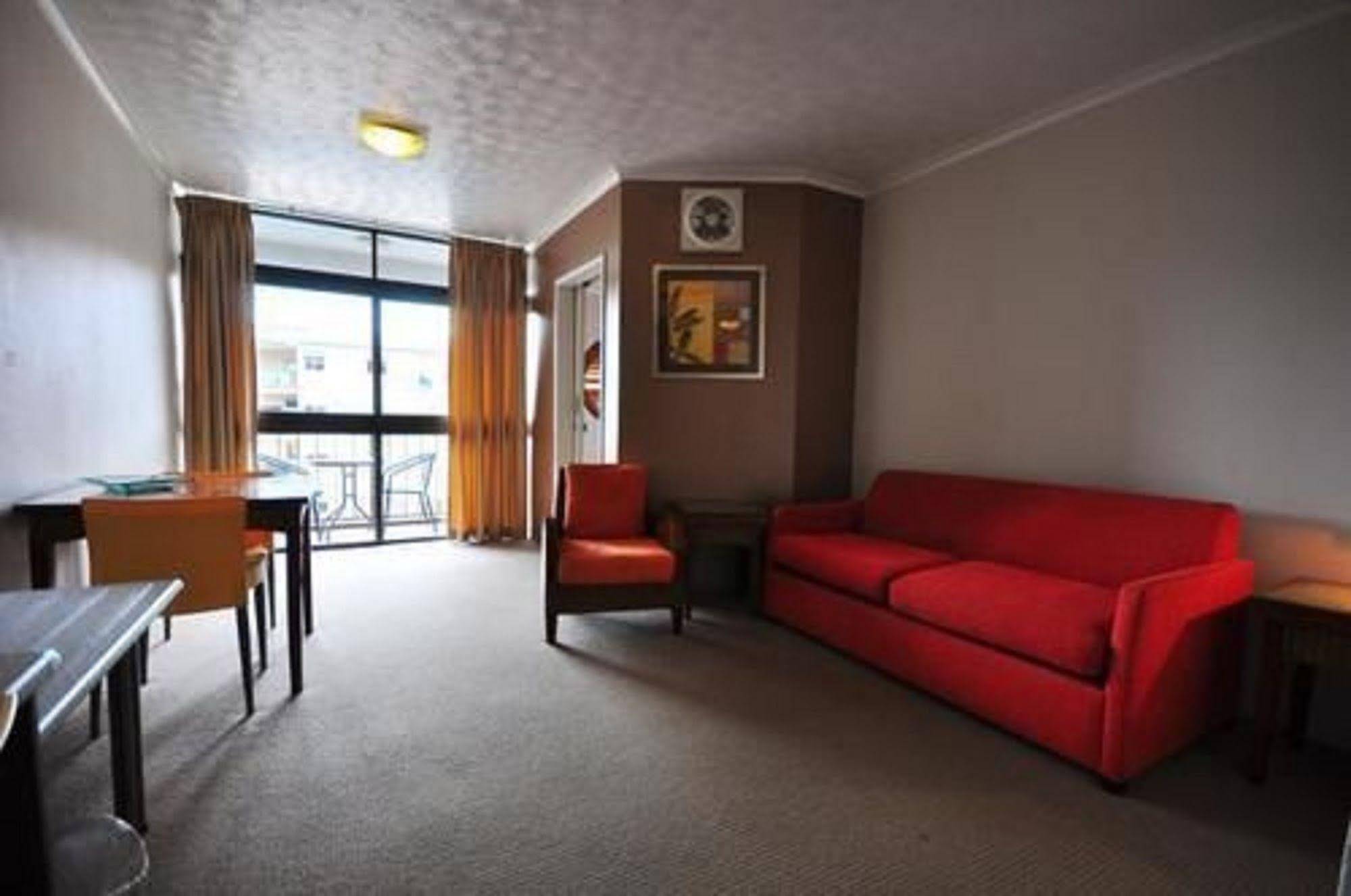 Holiday Apartments Waters Edge The Strand
